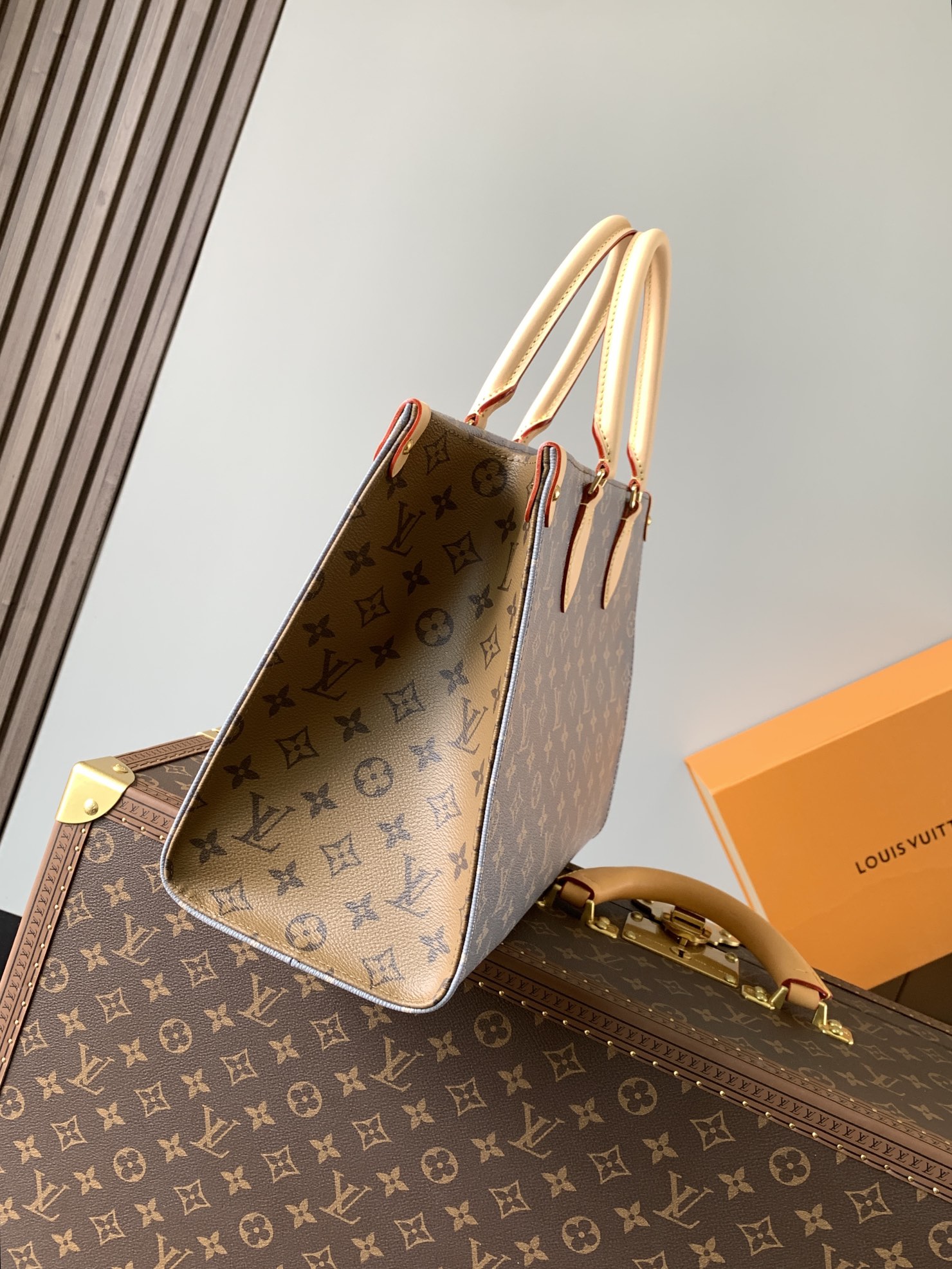 [TOP] Louis Vuitton LV On The Go MM 35x27x14cm - Gray