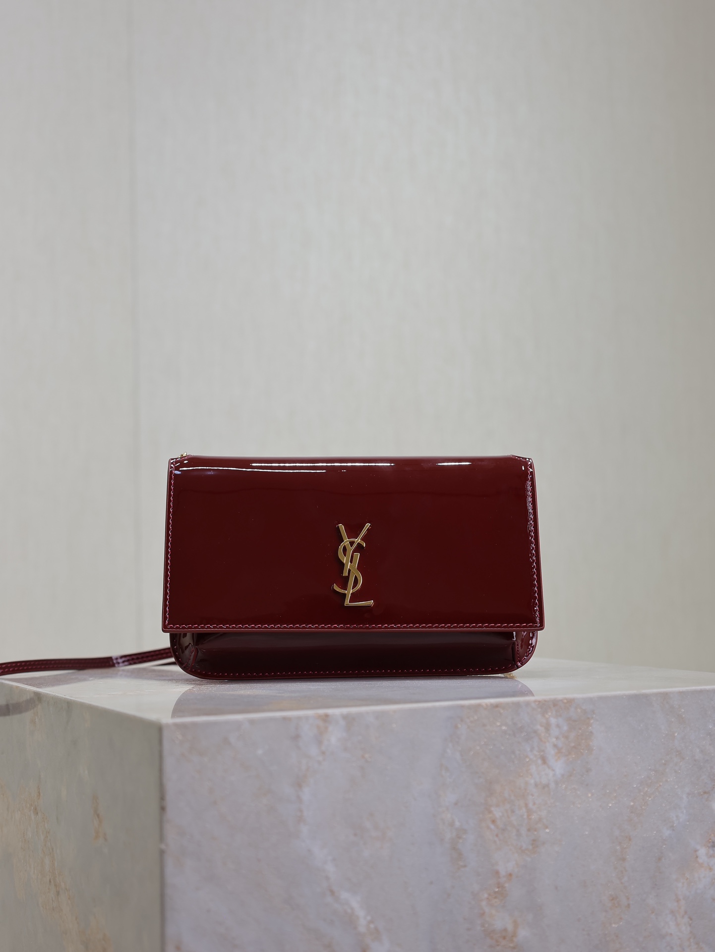 [TOP] Yves Saint Laurent YSL Monogram Phone Holder MINI Bag Collection 18 x 11 x 2 cm