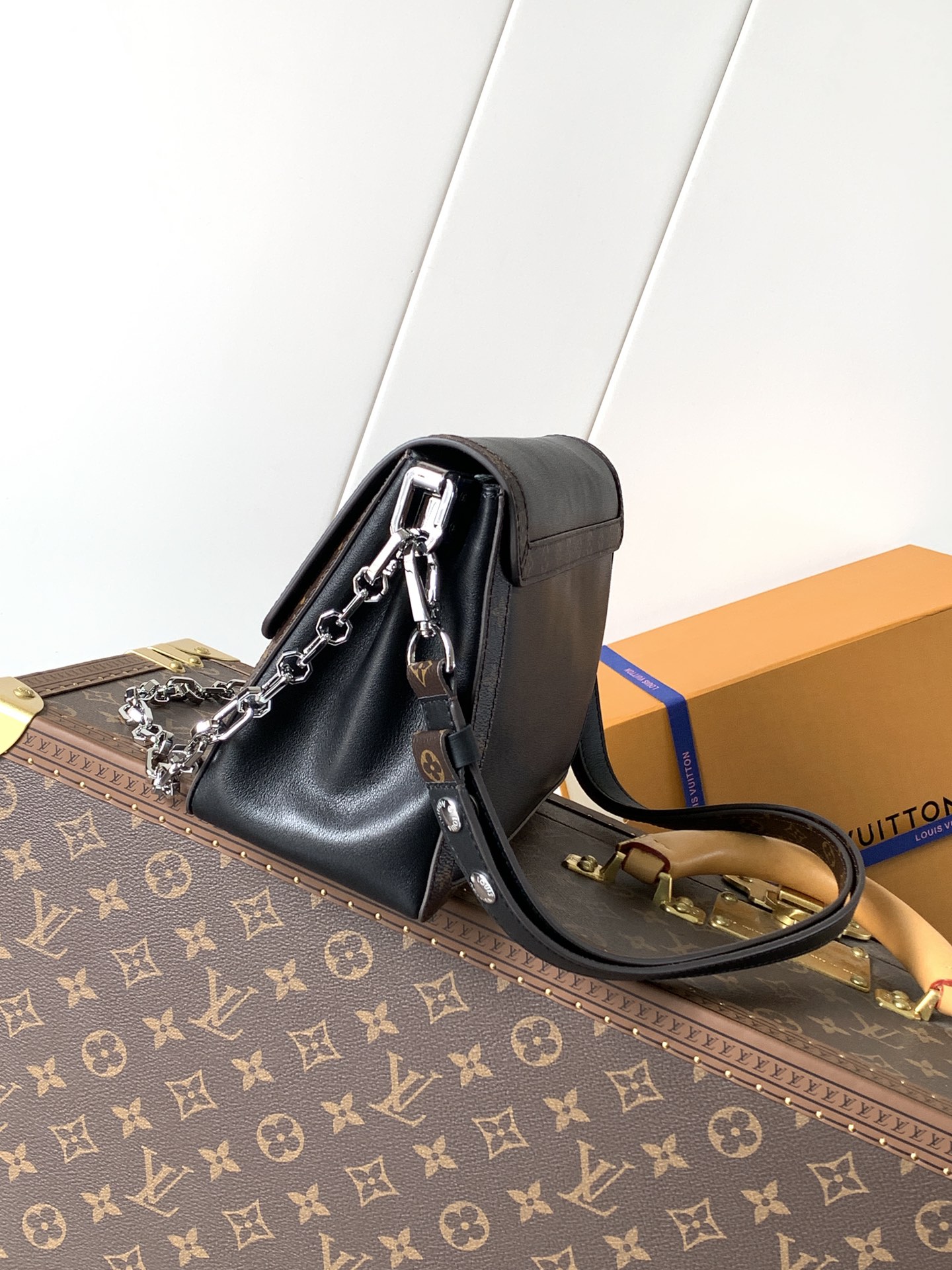 [TOP] Louis Vuitton LV Dauphine Soft Monogram Bag 24x17x9 cm - Black