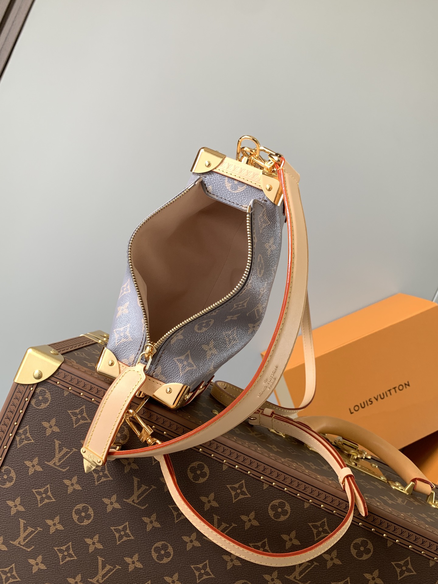 [TOP] Louis Vuitton LV Side Trunk Monogram Bag 21×14×6cm - Gray