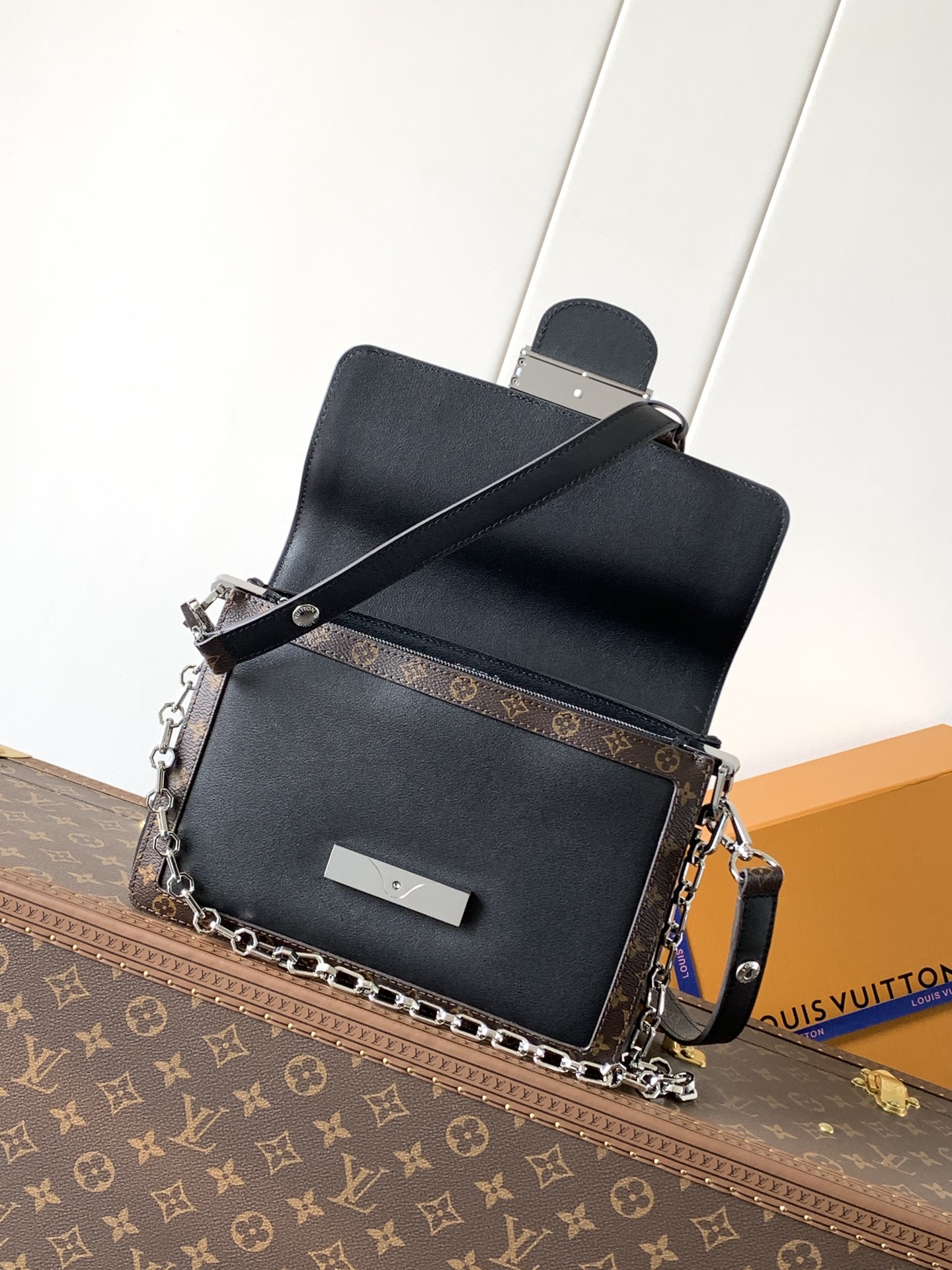 [TOP] Louis Vuitton LV Dauphine Soft Monogram Bag 24x17x9 cm - Black