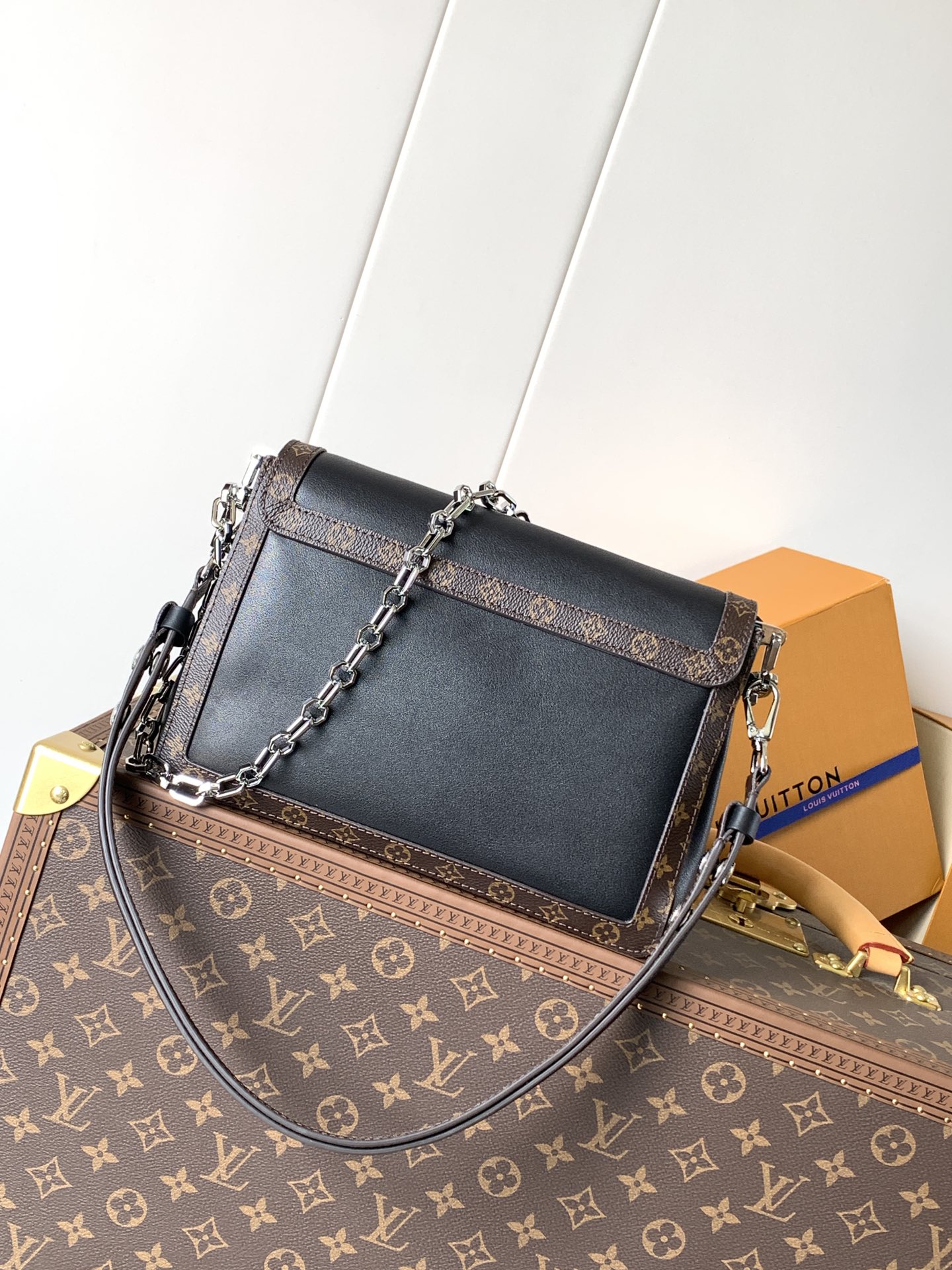 [TOP] Louis Vuitton LV Dauphine Soft Monogram Bag 24x17x9 cm - Black