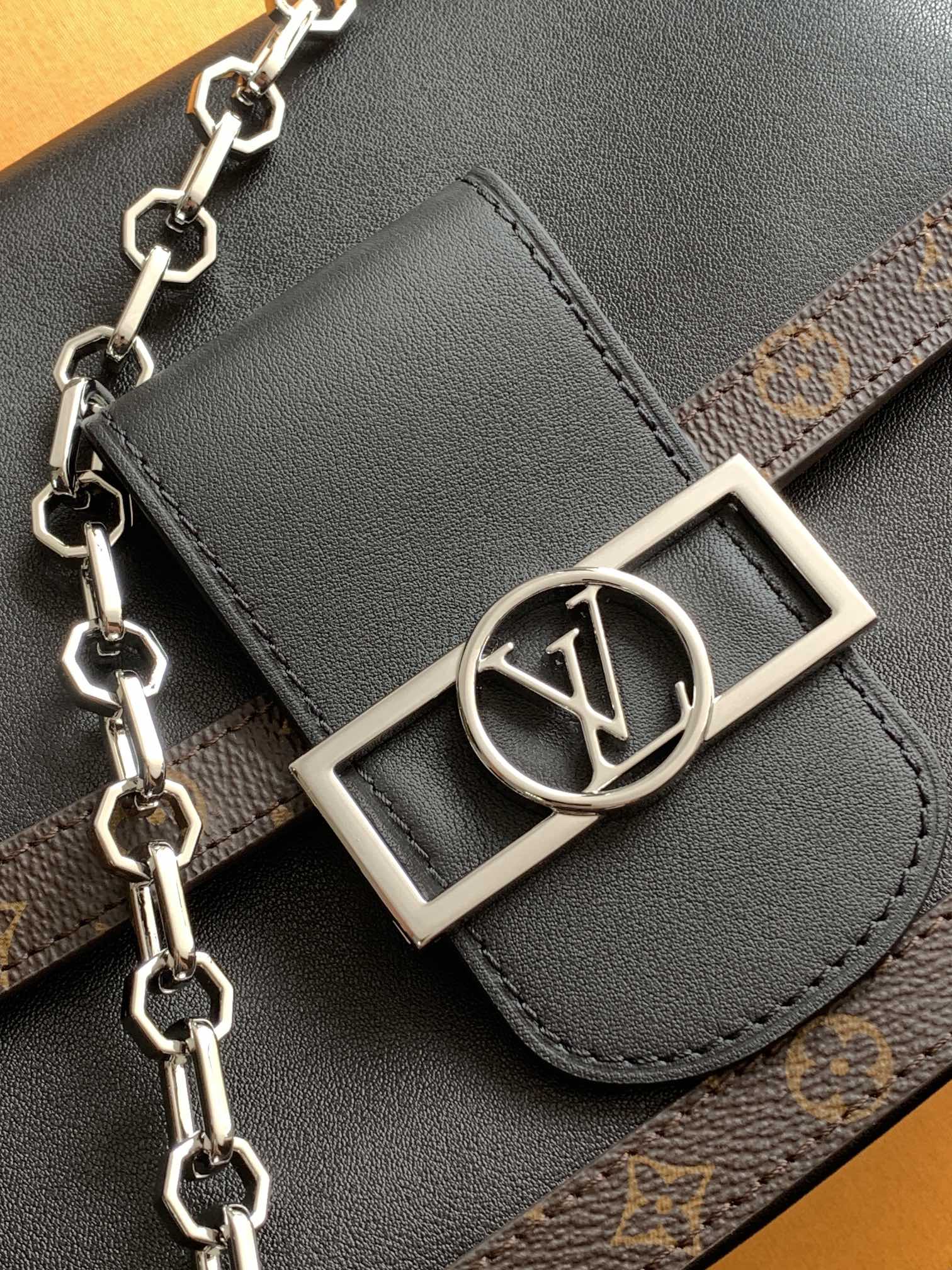 [TOP] Louis Vuitton LV Dauphine Soft Monogram Bag 24x17x9 cm - Black