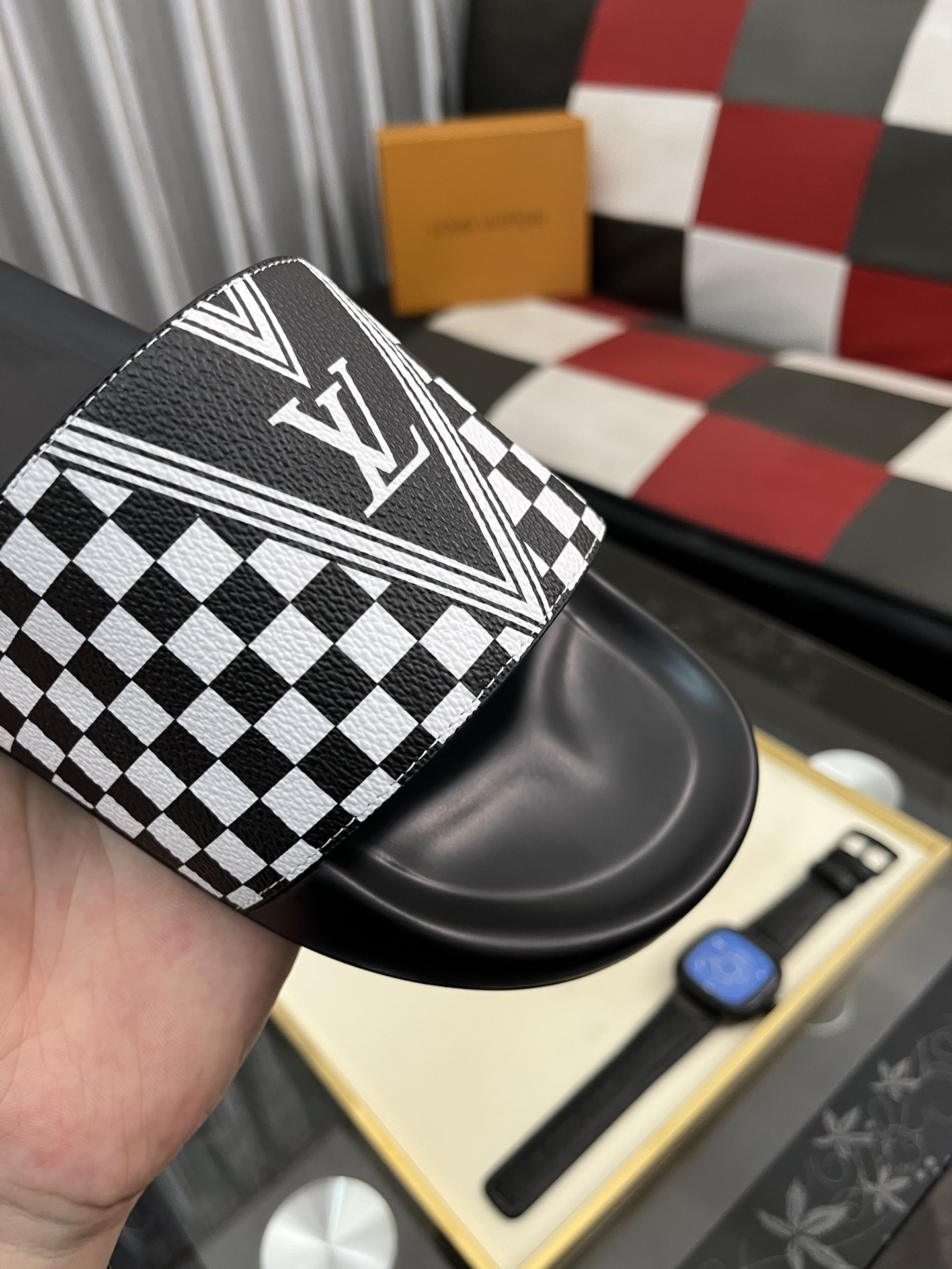 [TOP] Louis Vuitton LV Men's Slippers - Black and White