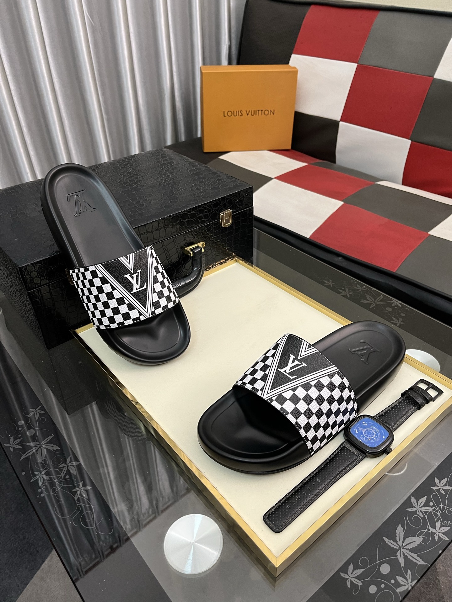 [TOP] Louis Vuitton LV Men's Slippers - Black and White