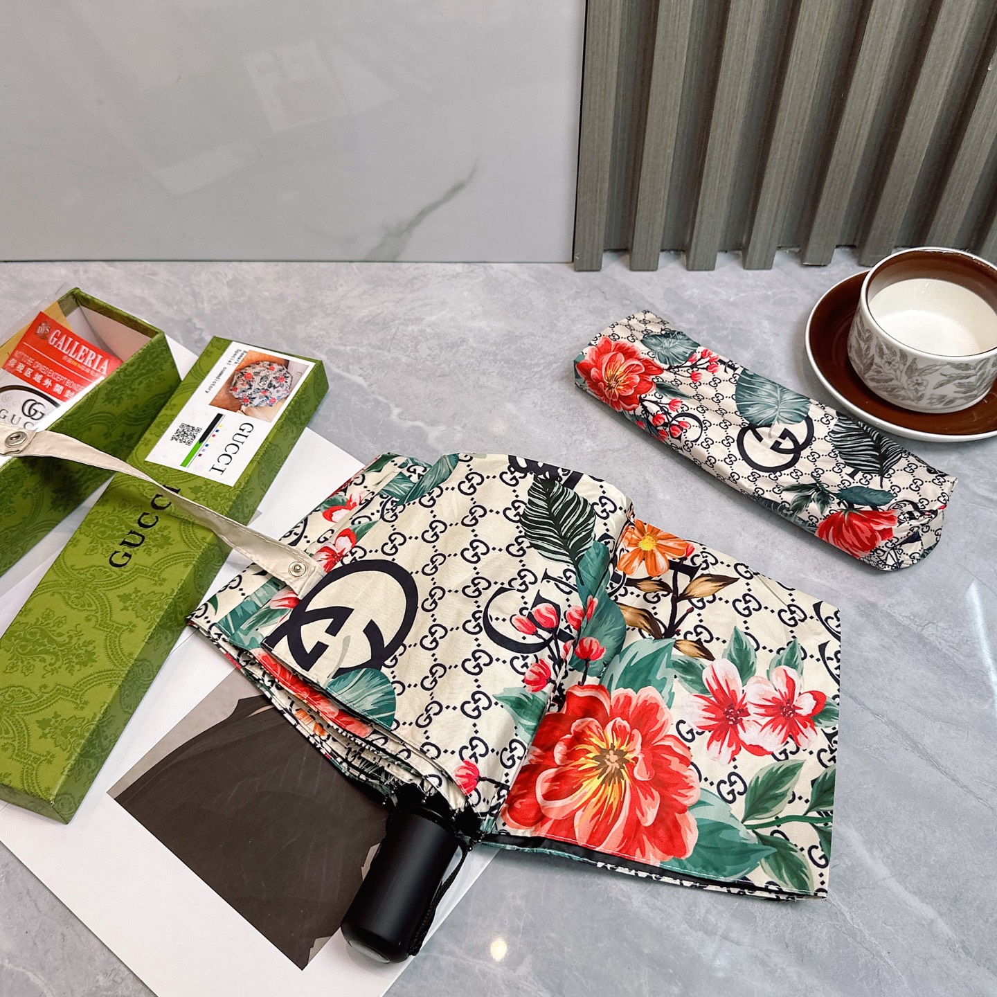 [TOP] GUCCI Umbrella - Beige