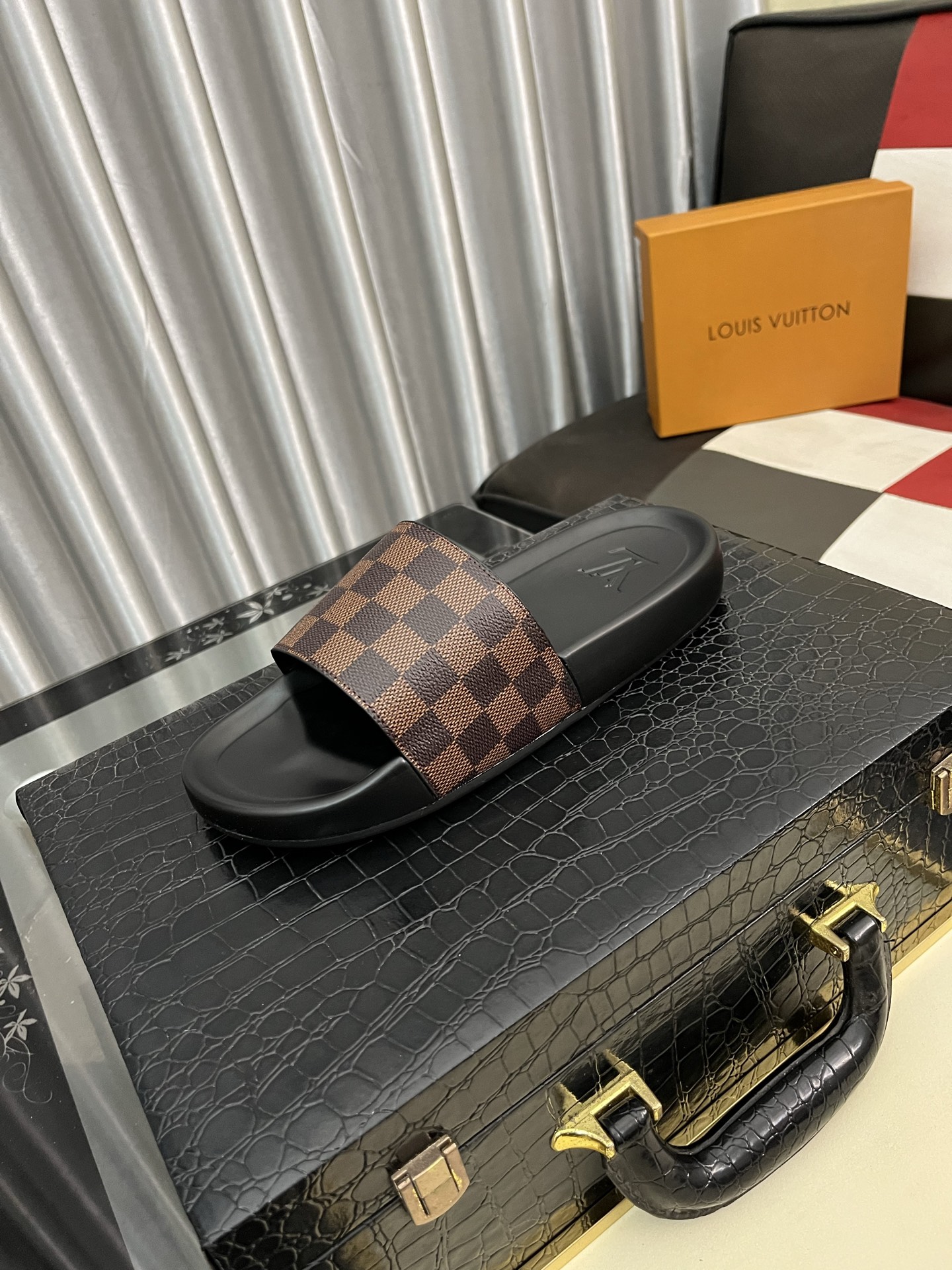 [TOP] Louis Vuitton LV Men's Slippers - 3 Colors