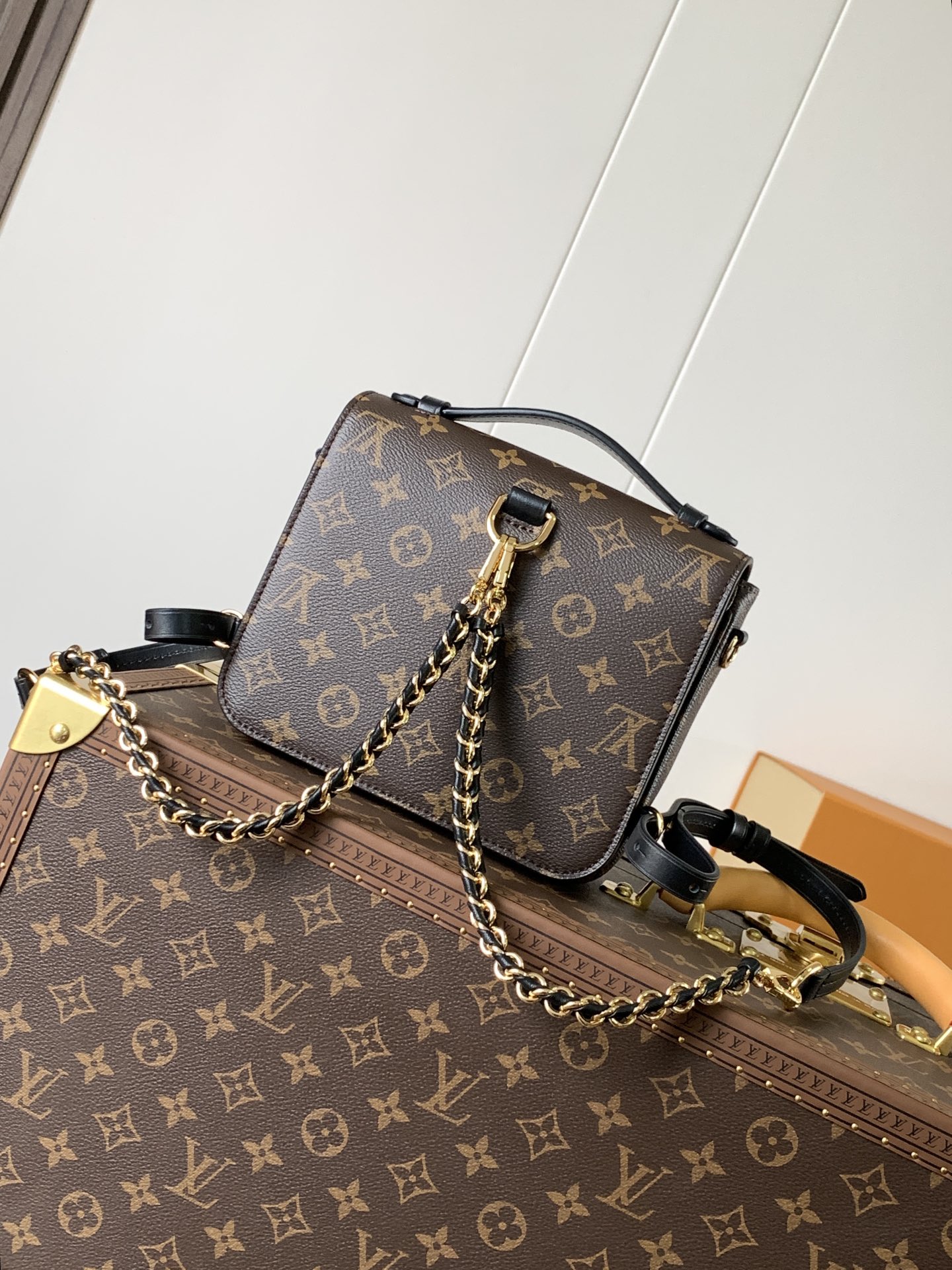[TOP] Louis Vuitton LV Pochette Metis Reverse Monogram Bag/Backpack 20x17x7cm - Brown