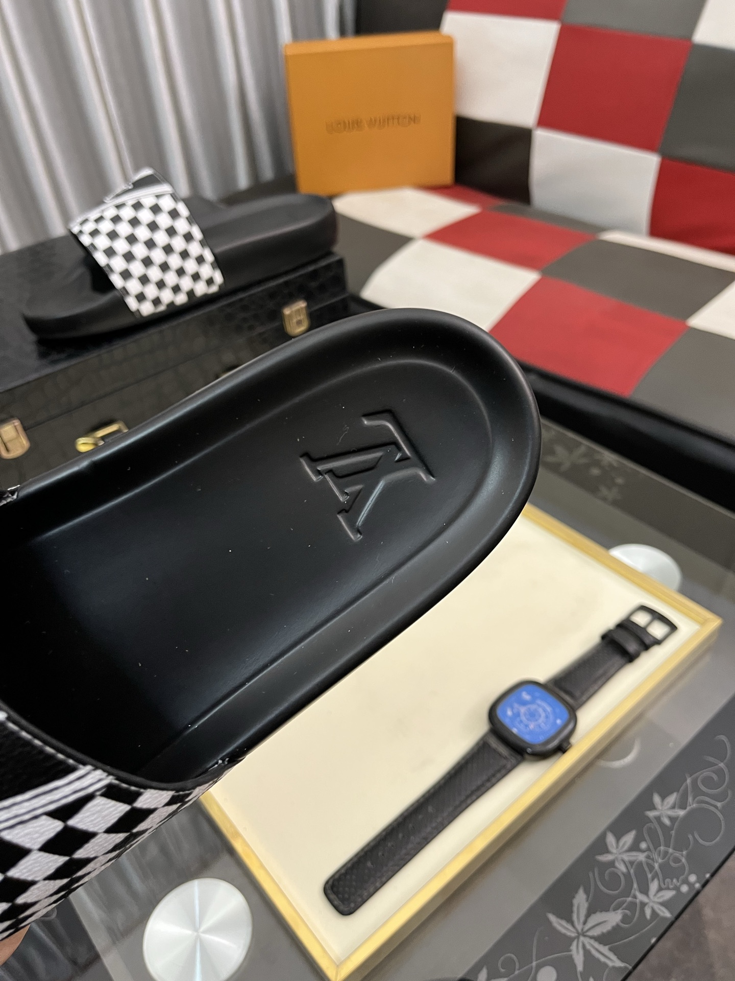 [TOP] Louis Vuitton LV Men's Slippers - Black and White