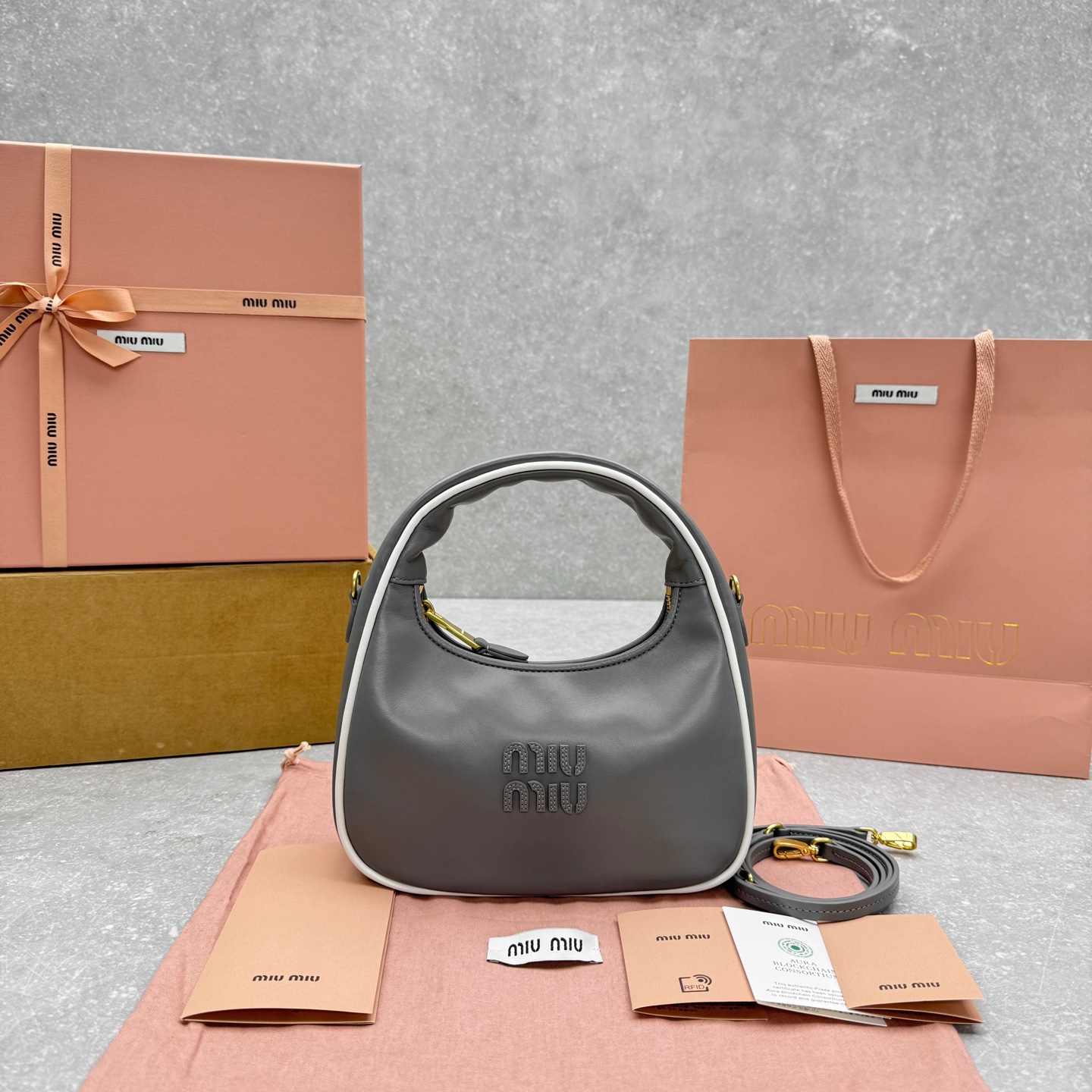 [TOP] Miu Miu Miu Wander Crescent Bag 23X22X7cm - 2 Color