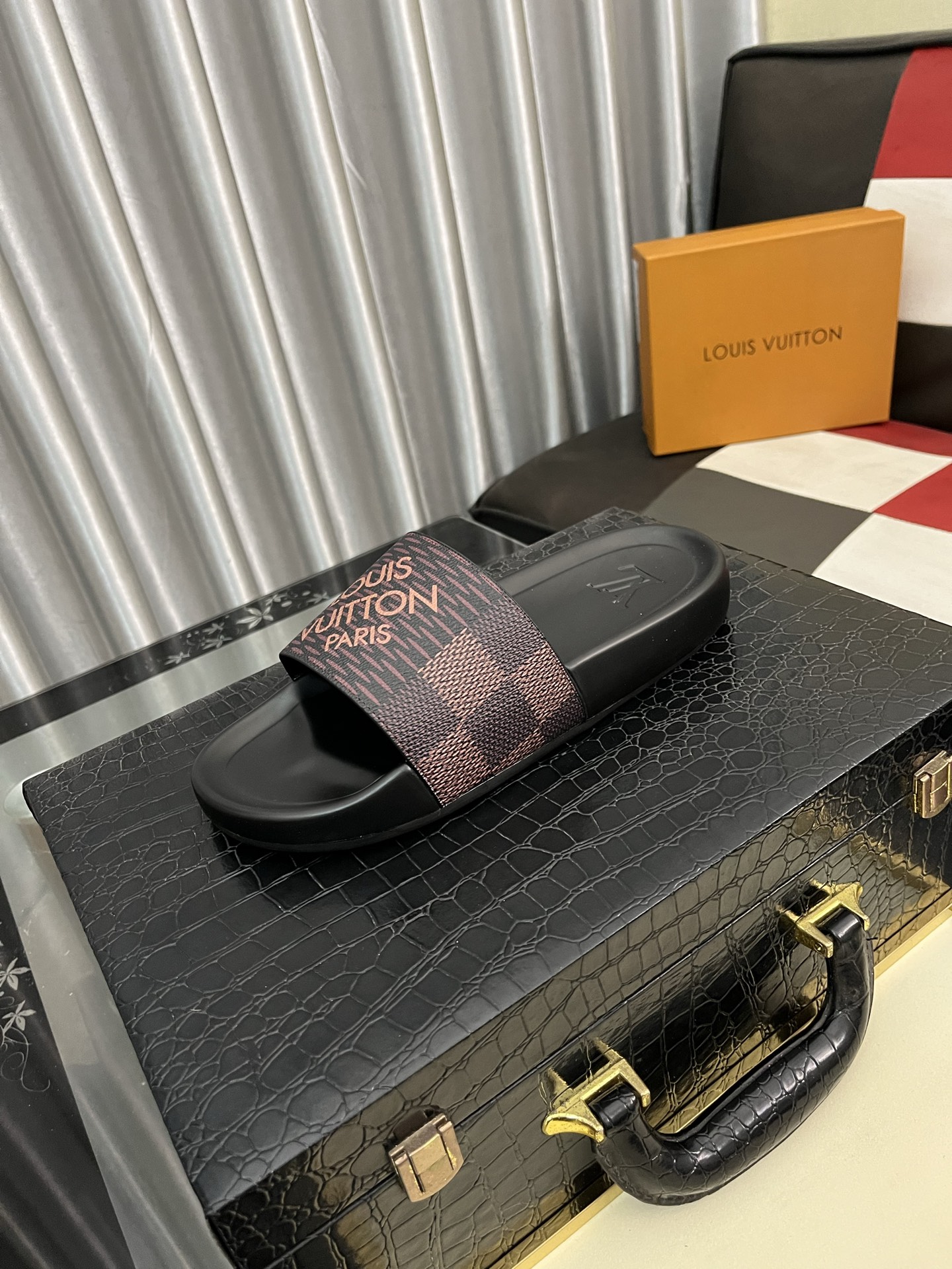 [TOP] Louis Vuitton LV Men's Slippers - 3 Colors