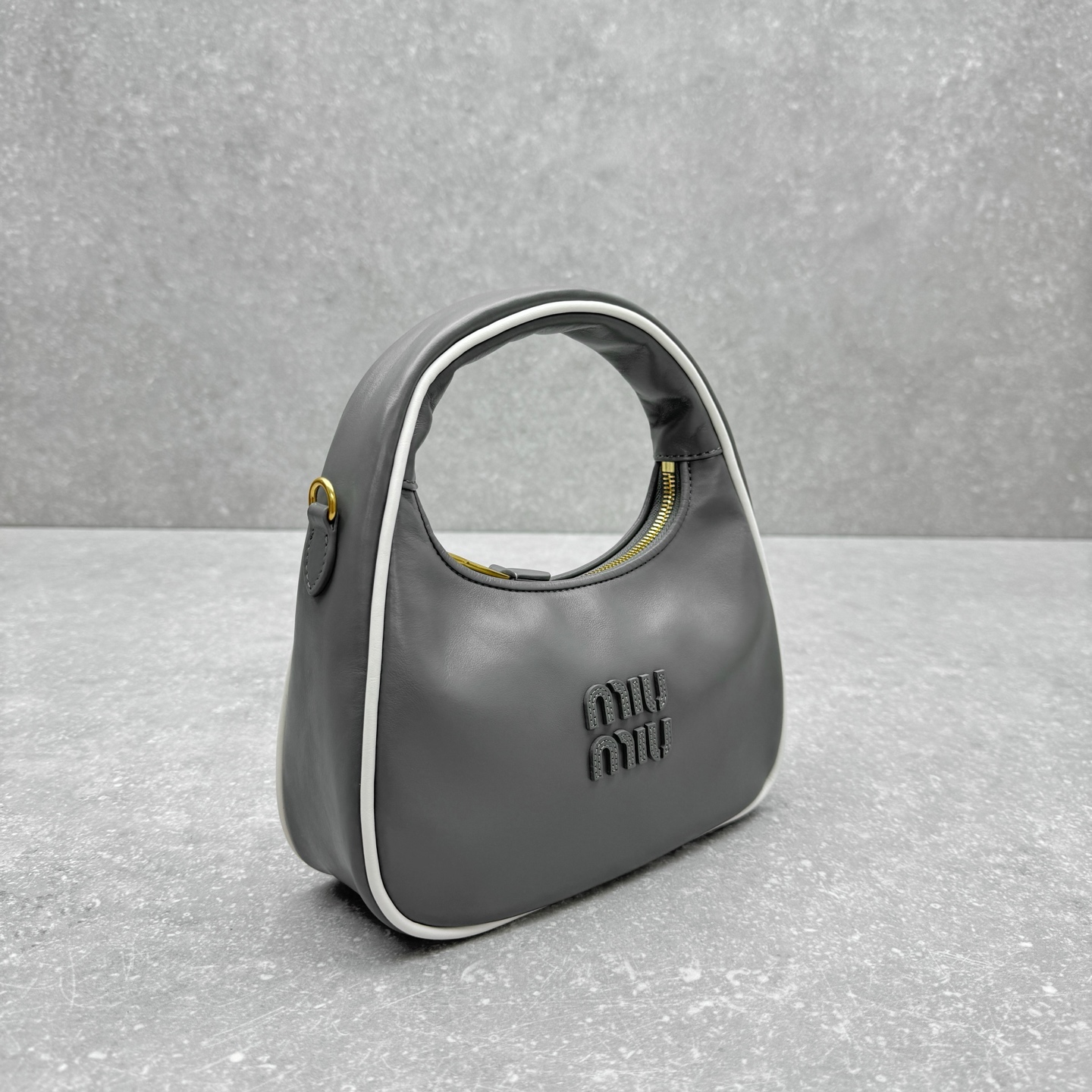 [TOP] Miu Miu Miu Wander Crescent Bag 23X22X7cm - 2 Color