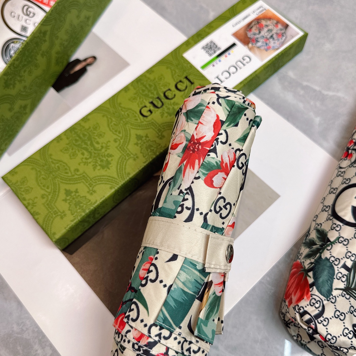 [TOP] GUCCI Umbrella - Beige