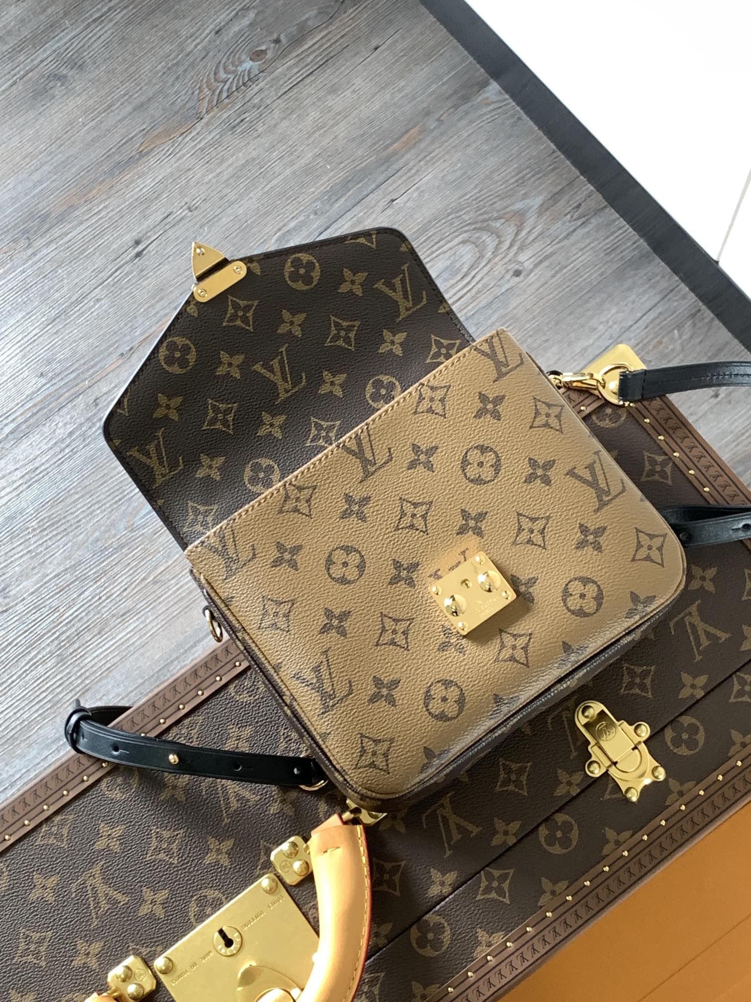 [TOP] Louis Vuitton LV Pochette Metis Reverse Monogram Bag/Backpack 20x17x7cm - Brown