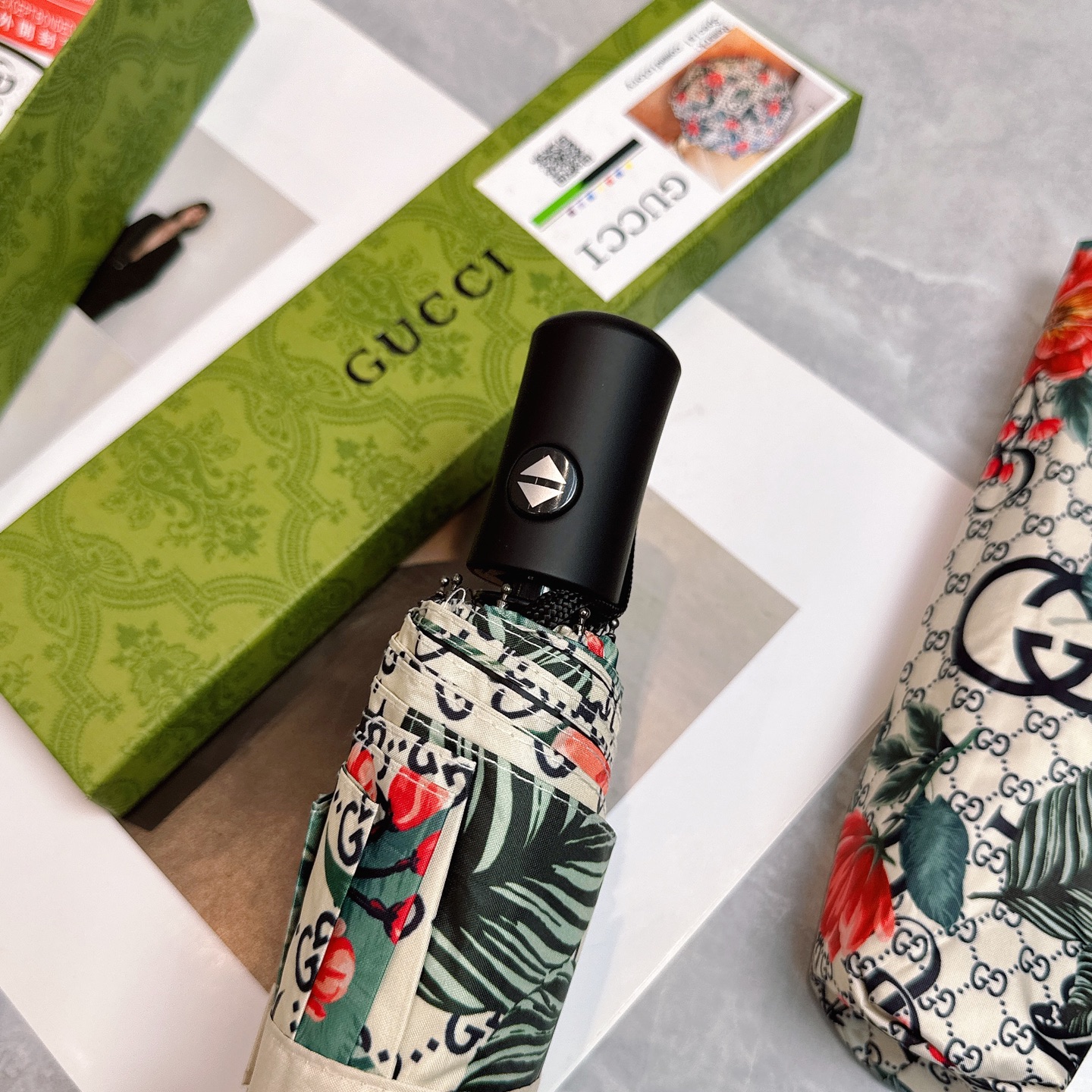 [TOP] GUCCI Umbrella - Beige