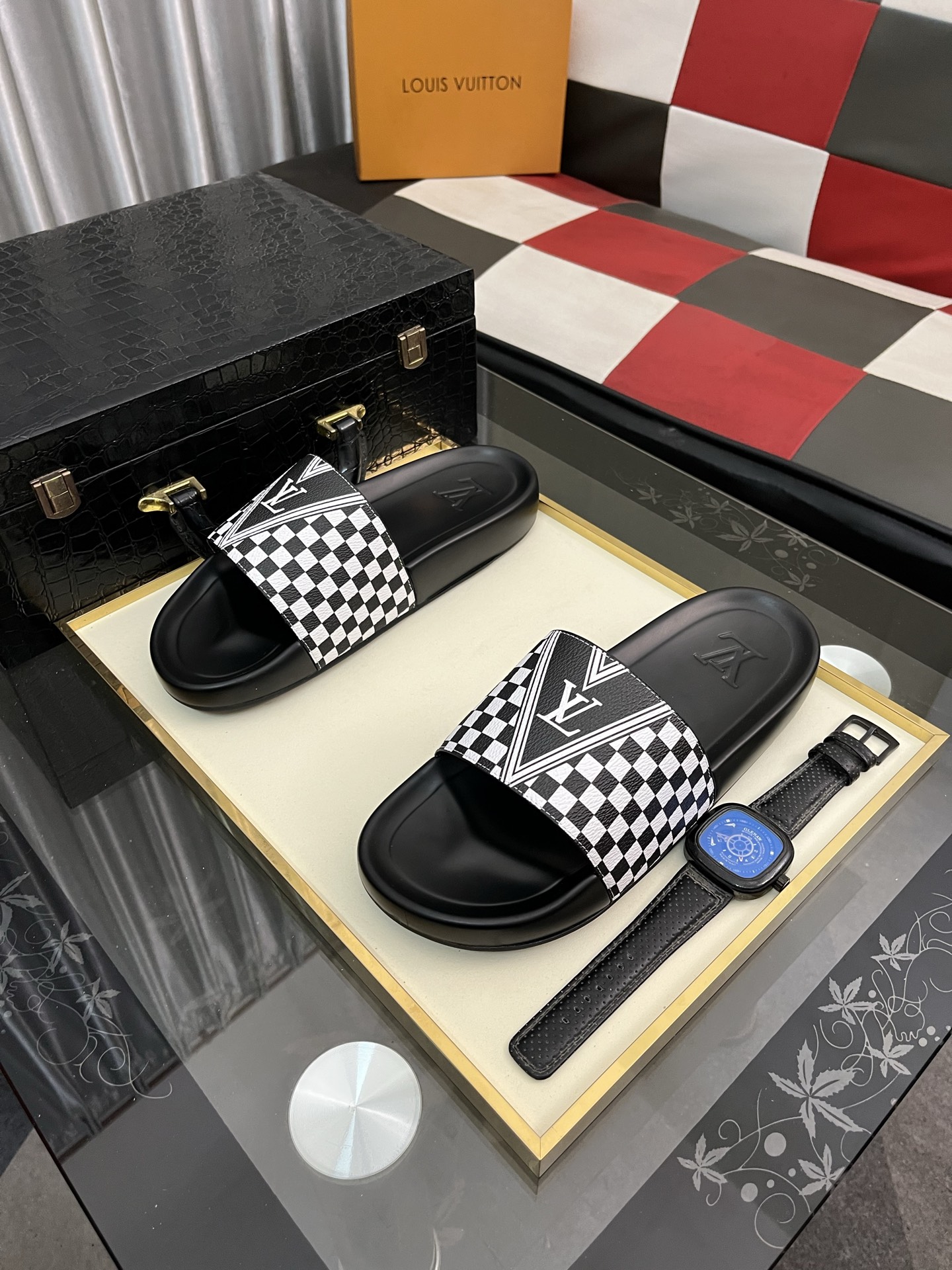 [TOP] Louis Vuitton LV Men's Slippers - Black and White