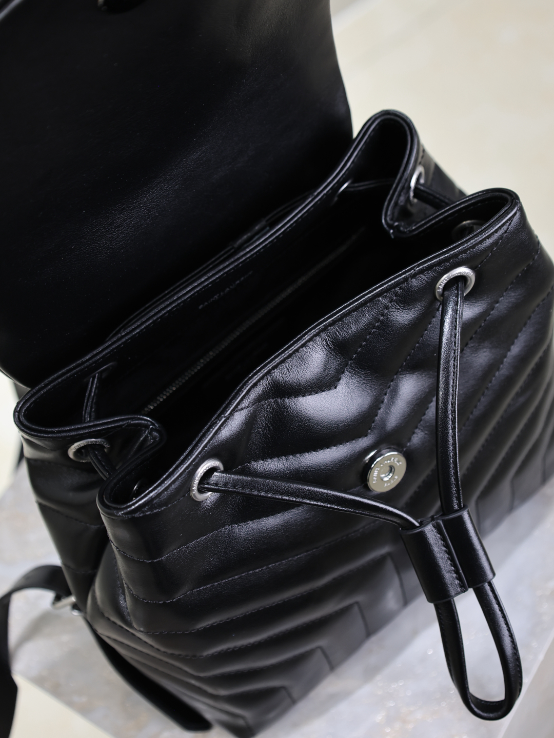 [TOP] Yves Saint Laurent YSL LouLou Backpack Calfskin 26x22x11cm/33x26x13cm - Black