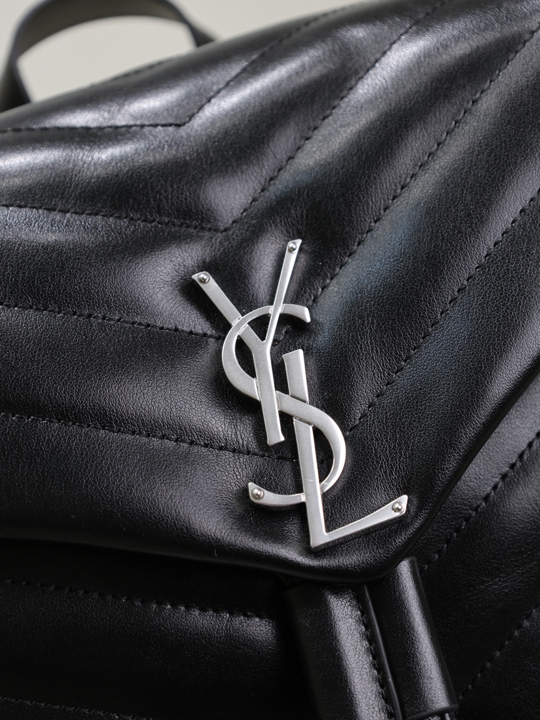 [TOP] Yves Saint Laurent YSL LouLou Backpack Calfskin 26x22x11cm/33x26x13cm - Black