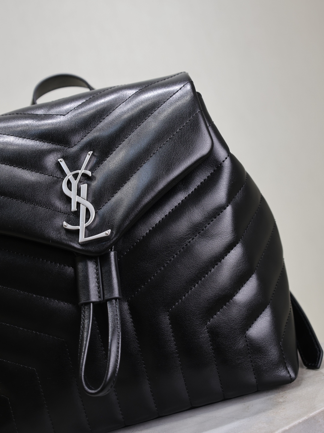 [TOP] Yves Saint Laurent YSL LouLou Backpack Calfskin 26x22x11cm/33x26x13cm - Black