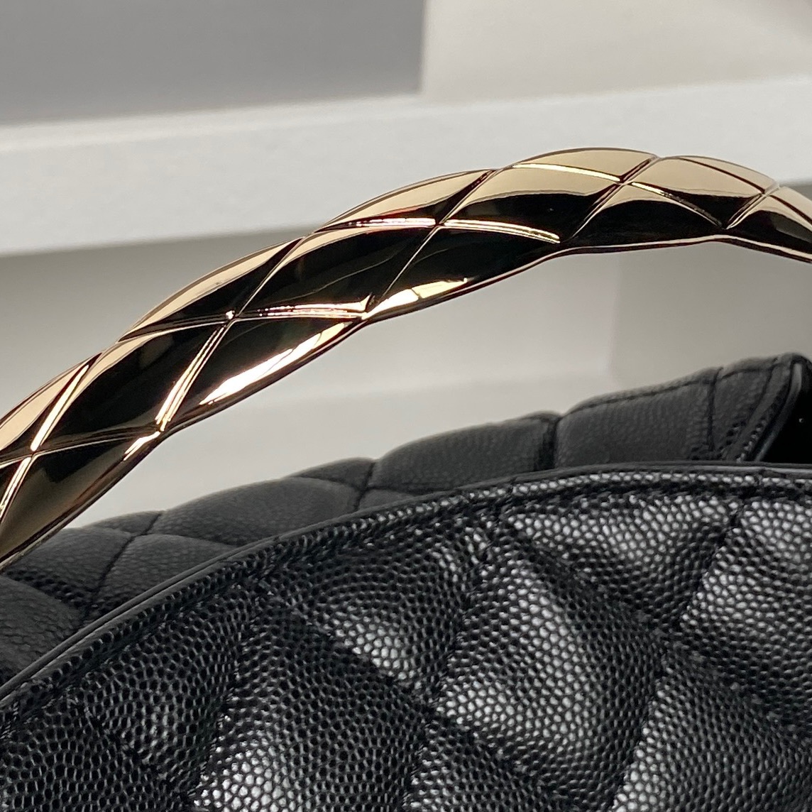 [TOP] CHANEL Coco Crush Handle Lunch Box Bag Cowhide 14.5×18.5×7cm - 5 Colour