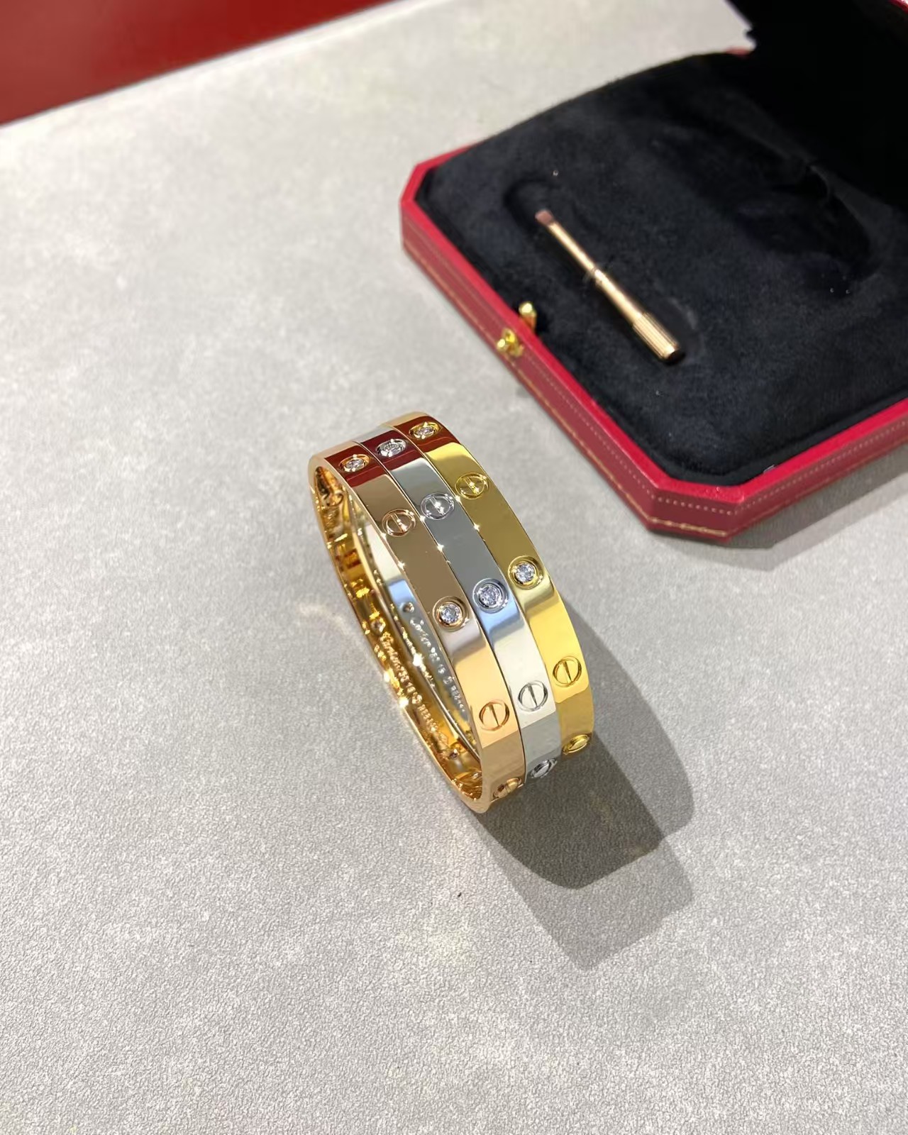 [TOP] Cartier Love Bracelet - 4 Stones