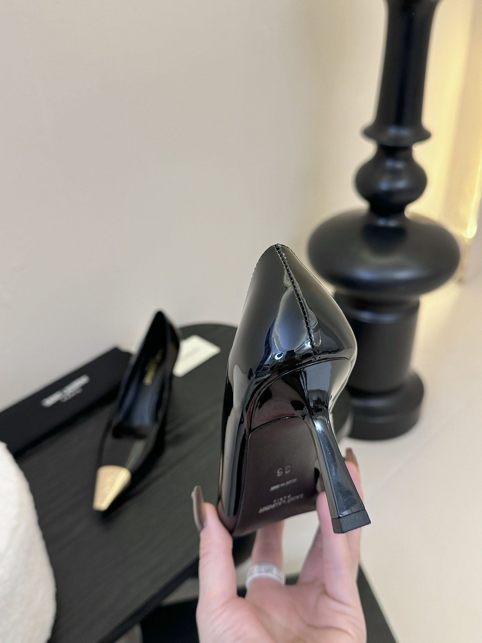 [TOP] Yves Saint Laurent YSL High Heel Pumps - Black