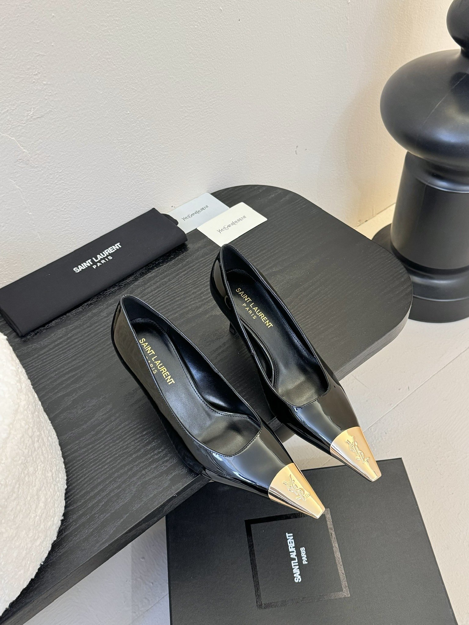 [TOP] Yves Saint Laurent YSL High Heel Pumps - Black