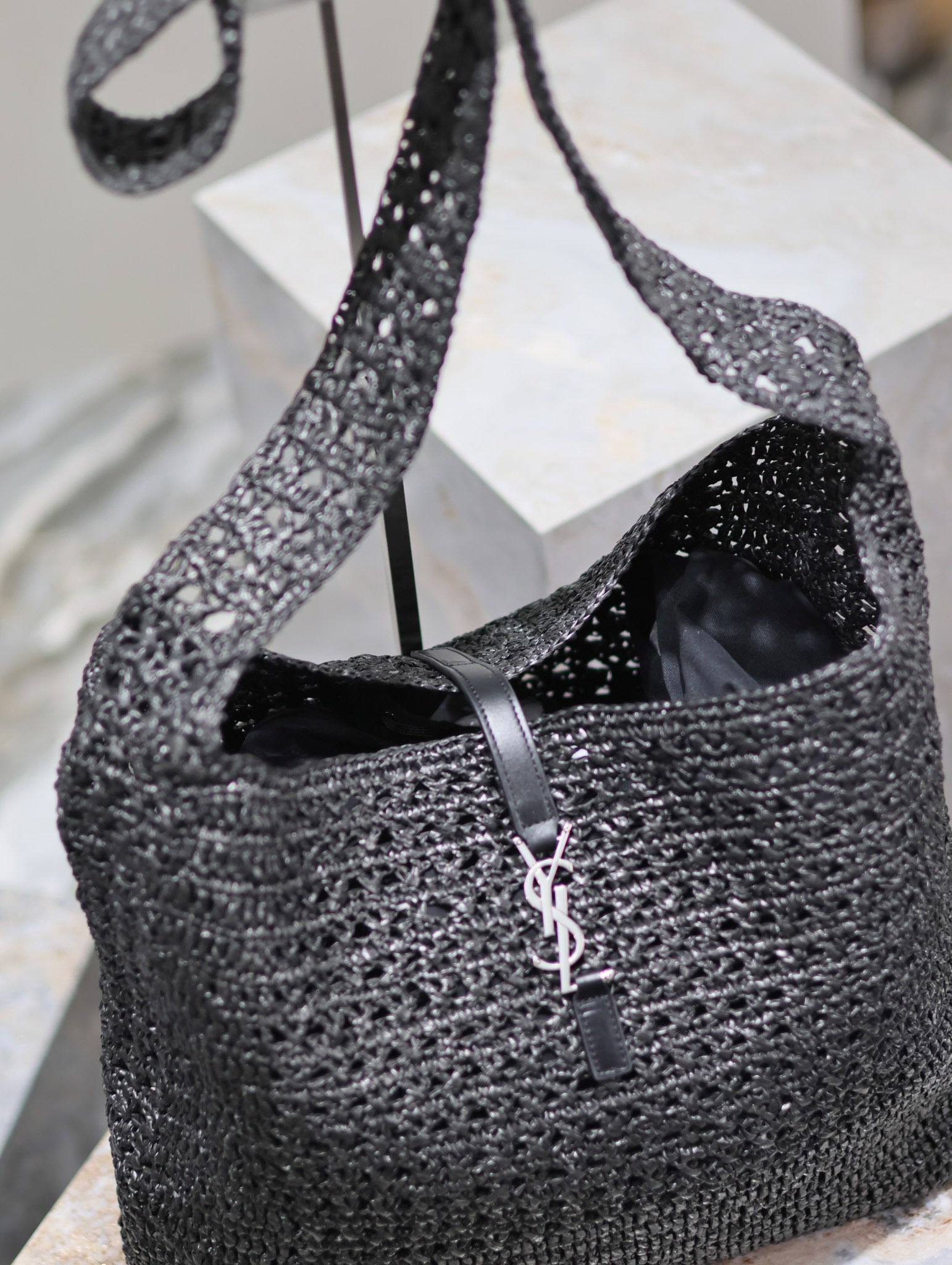 [TOP] Yves Saint Laurent YSL HOBO RAFFIA Handwoven LE 5 À 7 Bag 30 × 37 × 14 cm - Black