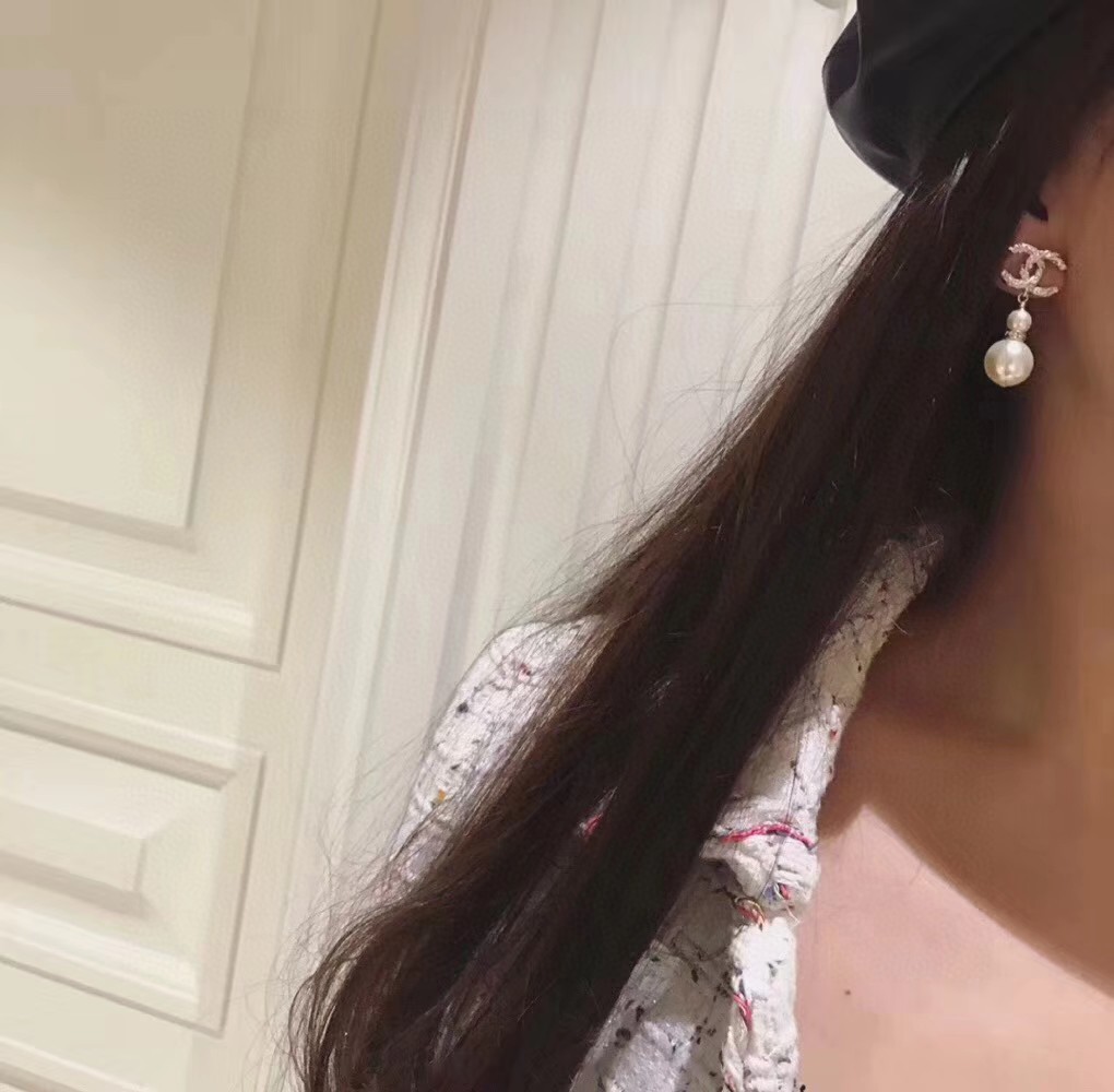 [TOP] CHANEL Earrings- Gold