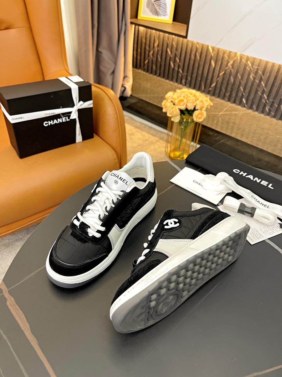 [TOP] CHANEL  Sneaker  - 2 Colors