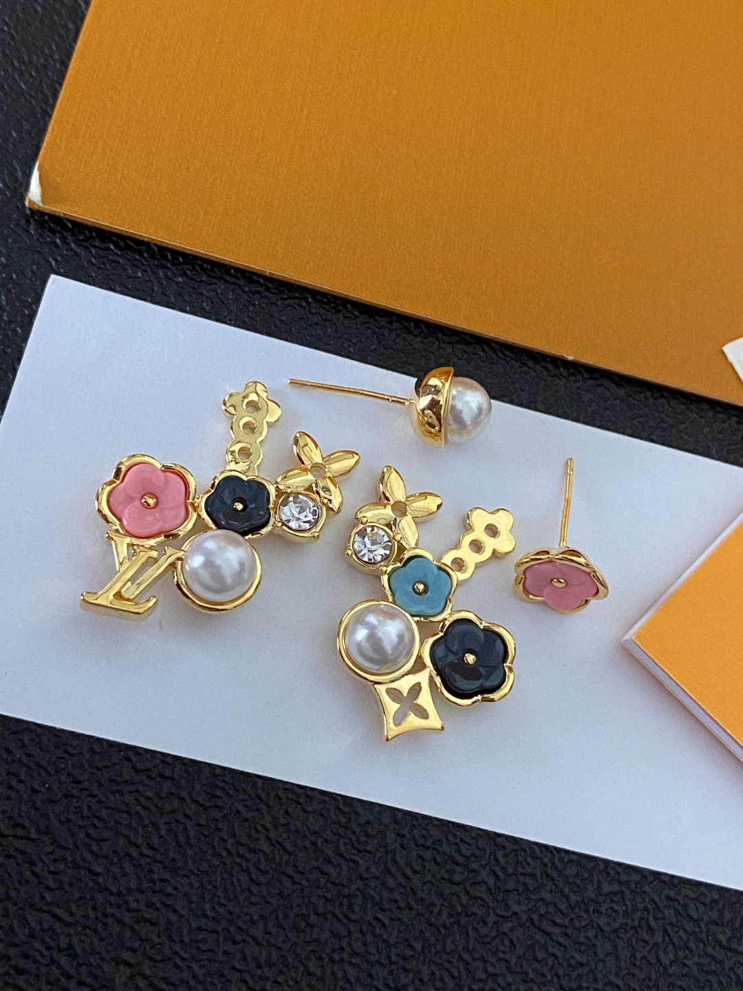 [TOP] Louis Vuitton LV Earrings - Gold