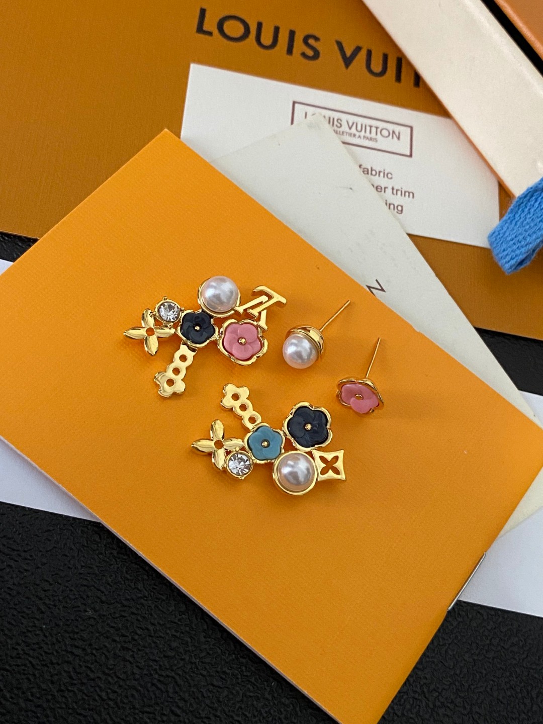 [TOP] Louis Vuitton LV Earrings - Gold