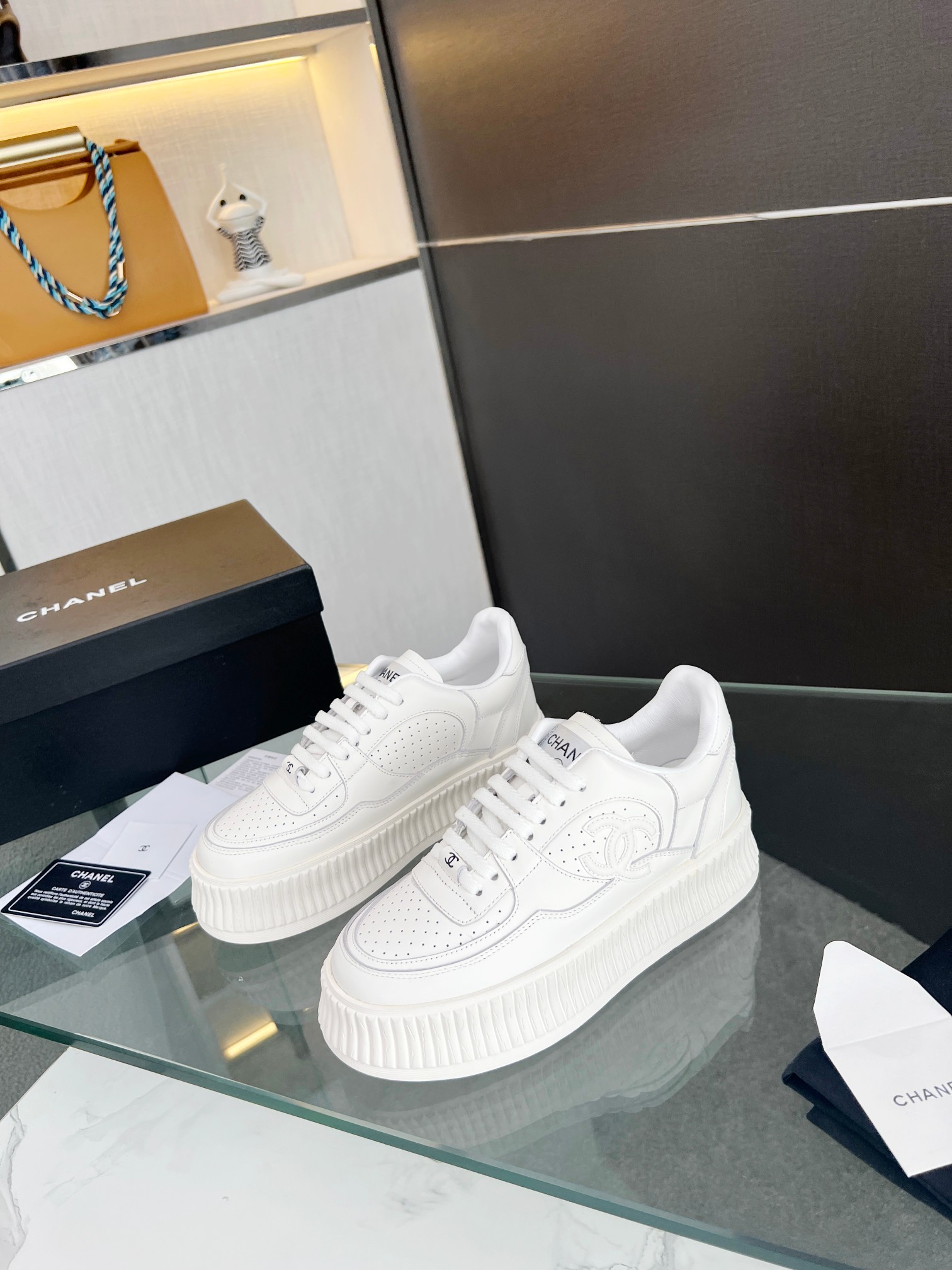 [TOP] CHANEL  Sneaker  - 2 Colors