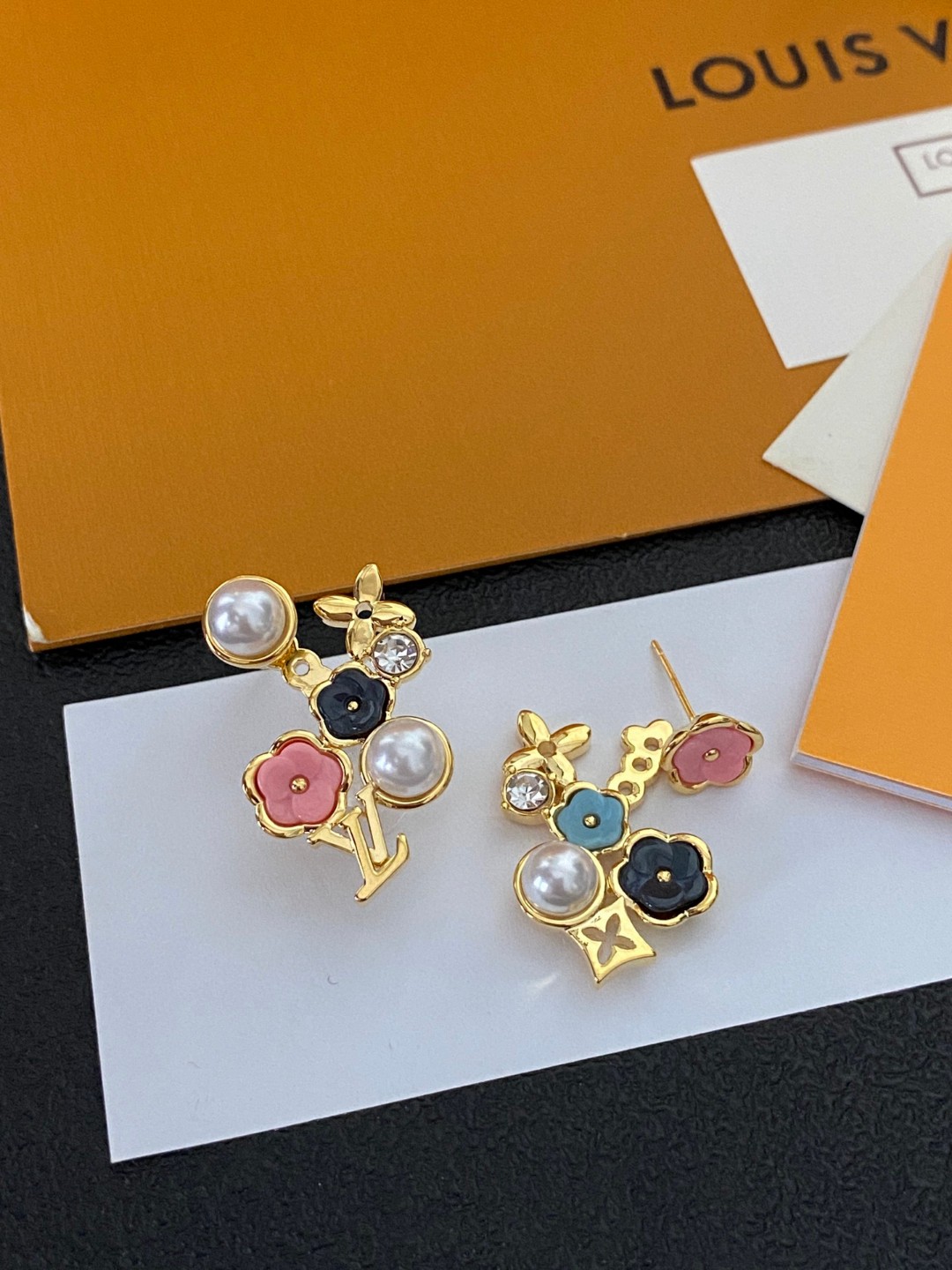 [TOP] Louis Vuitton LV Earrings - Gold