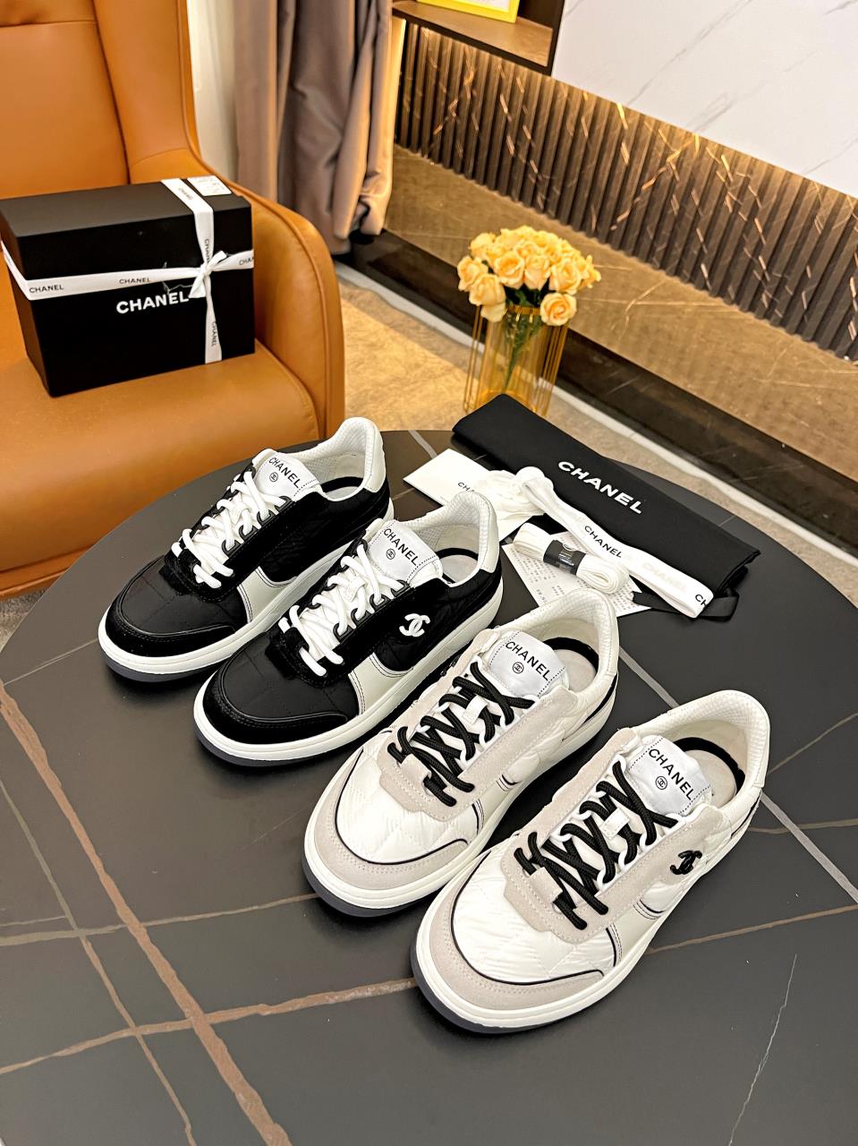 [TOP] CHANEL  Sneaker  - 2 Colors