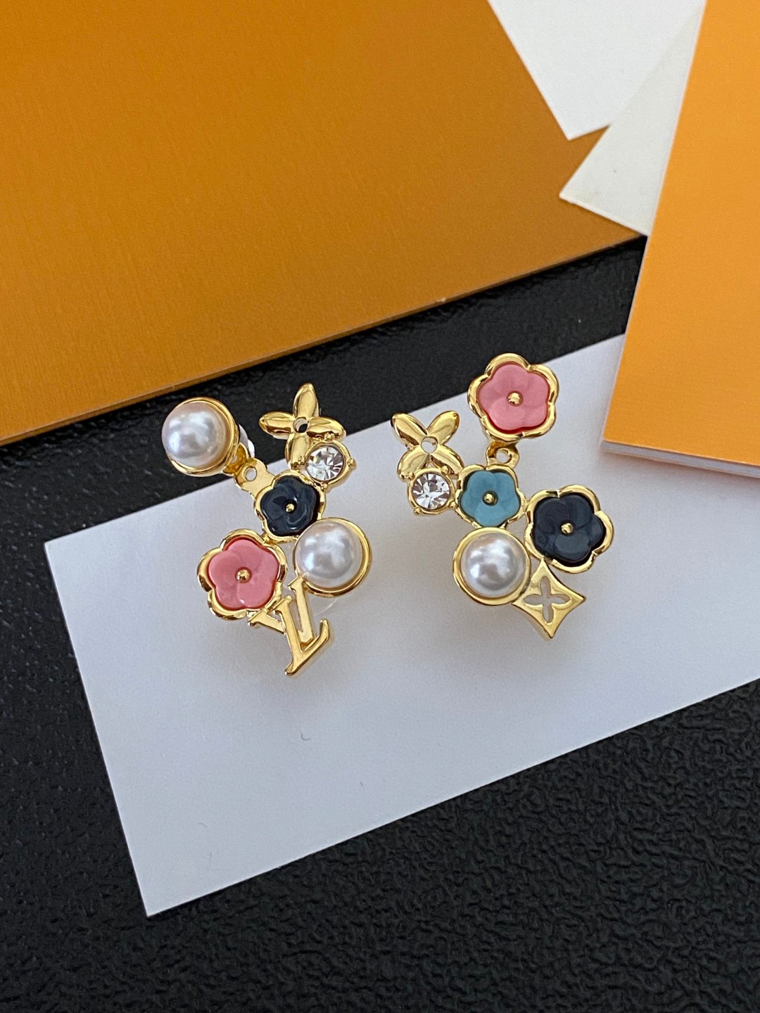 [TOP] Louis Vuitton LV Earrings - Gold