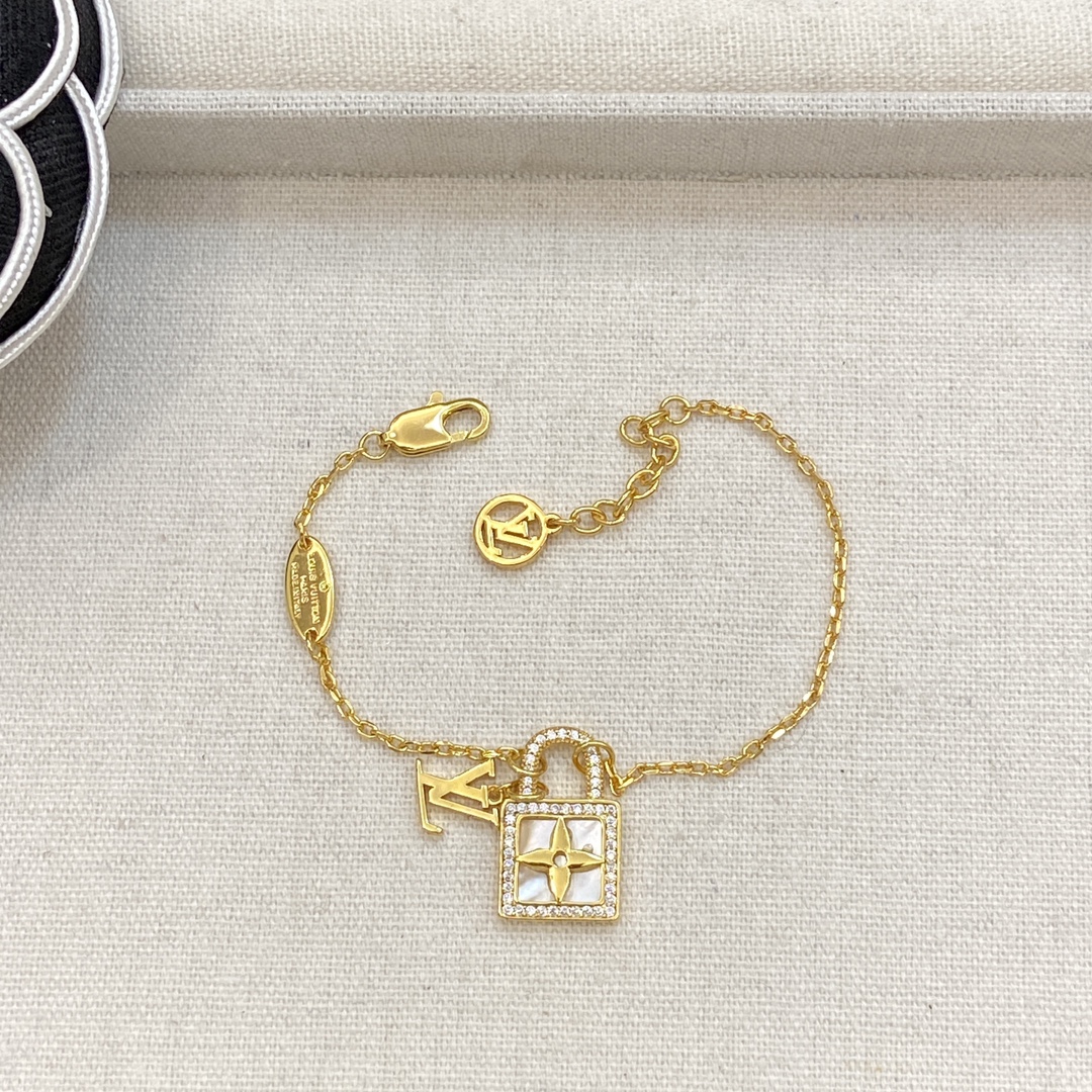 [TOP] Louis Vuitton LV Bracelet - Gold
