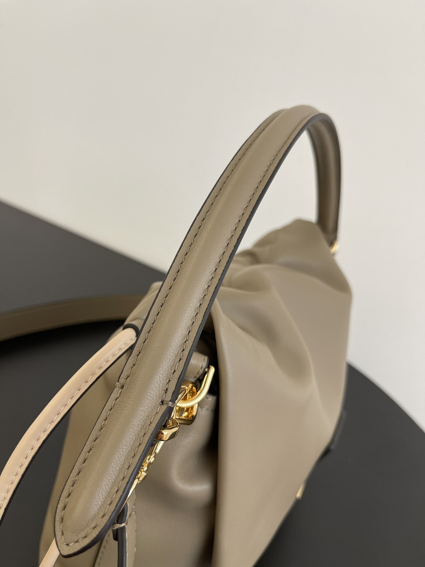 [TOP] FENDI Mamma Baguette Bag 26.5x8.5x18cm - Gray