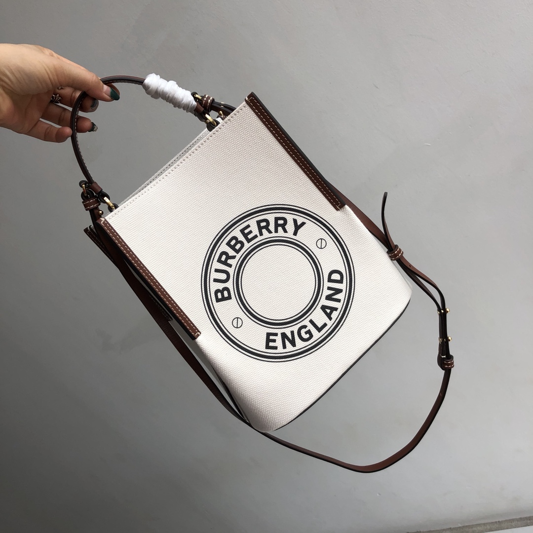 [TOP] BURBERRY Canvas Bucket Bag 25x21x16.5cm - White