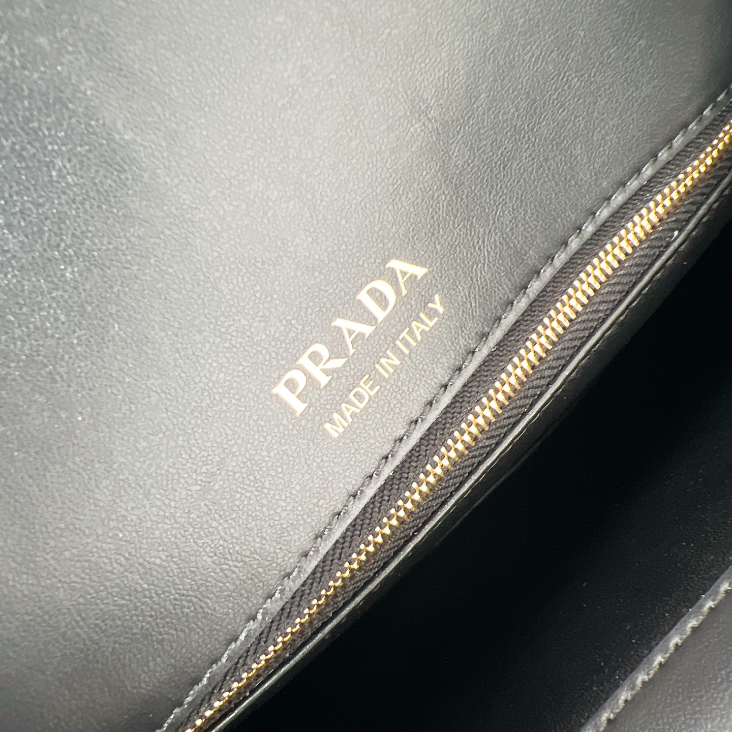 [TOP] PRADA Carey Leather Handbag  31*28*5cm - Black