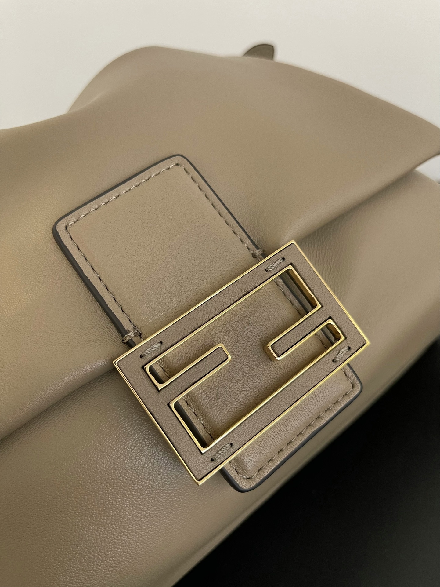 [TOP] FENDI Mamma Baguette Bag 26.5x8.5x18cm - Gray