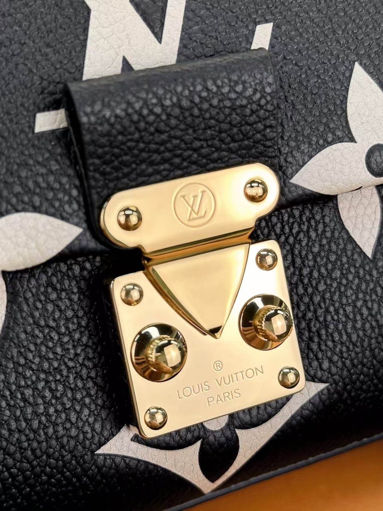 [TOP] Louis Vuitton LV Madeleine BB Bag  - Black