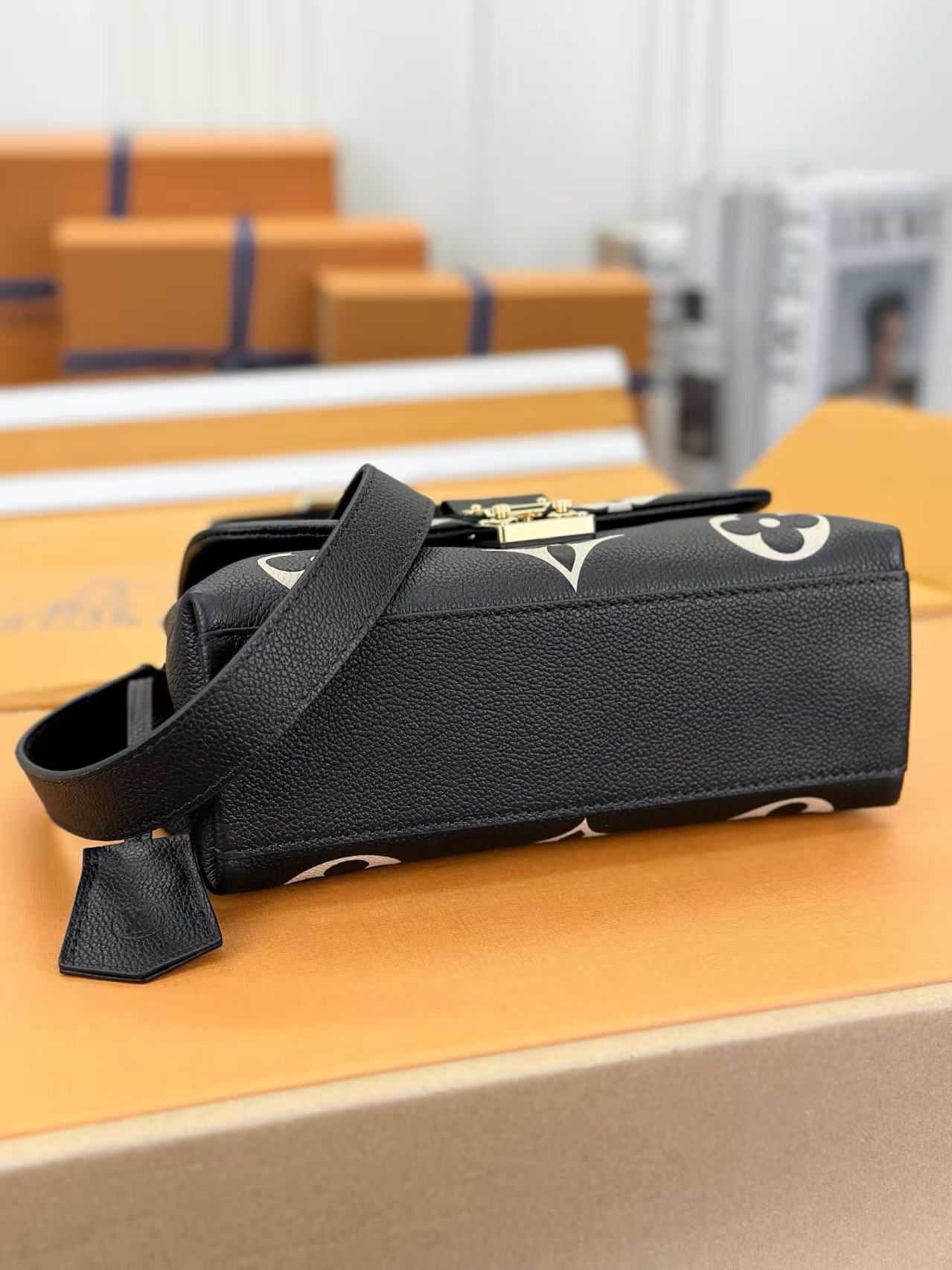 [TOP] Louis Vuitton LV Madeleine BB Bag  - Black