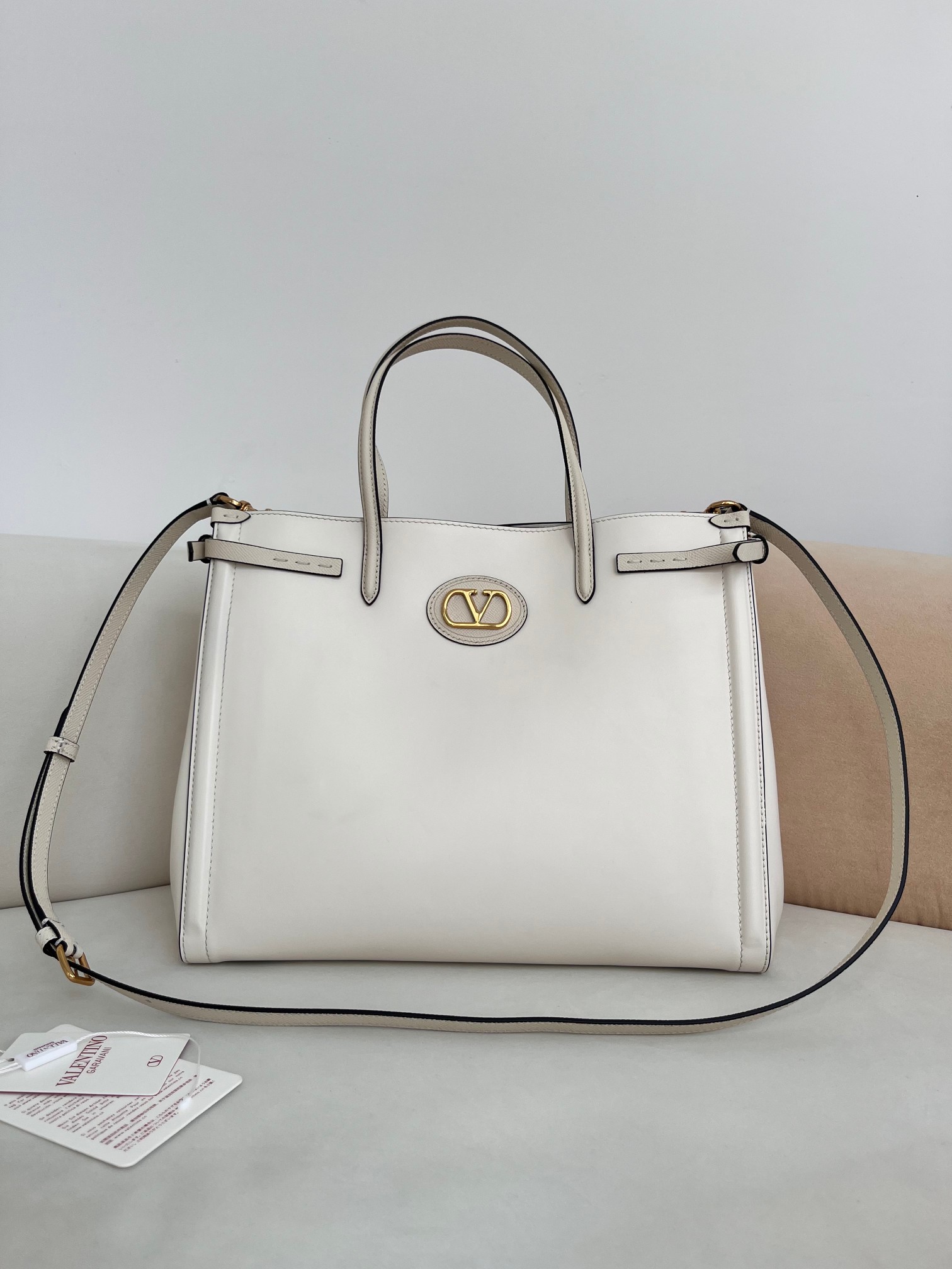 [TOP] VALENTINO Garavani Antibes Handbags Bag 22*19*12cm/35*29*18cm - White