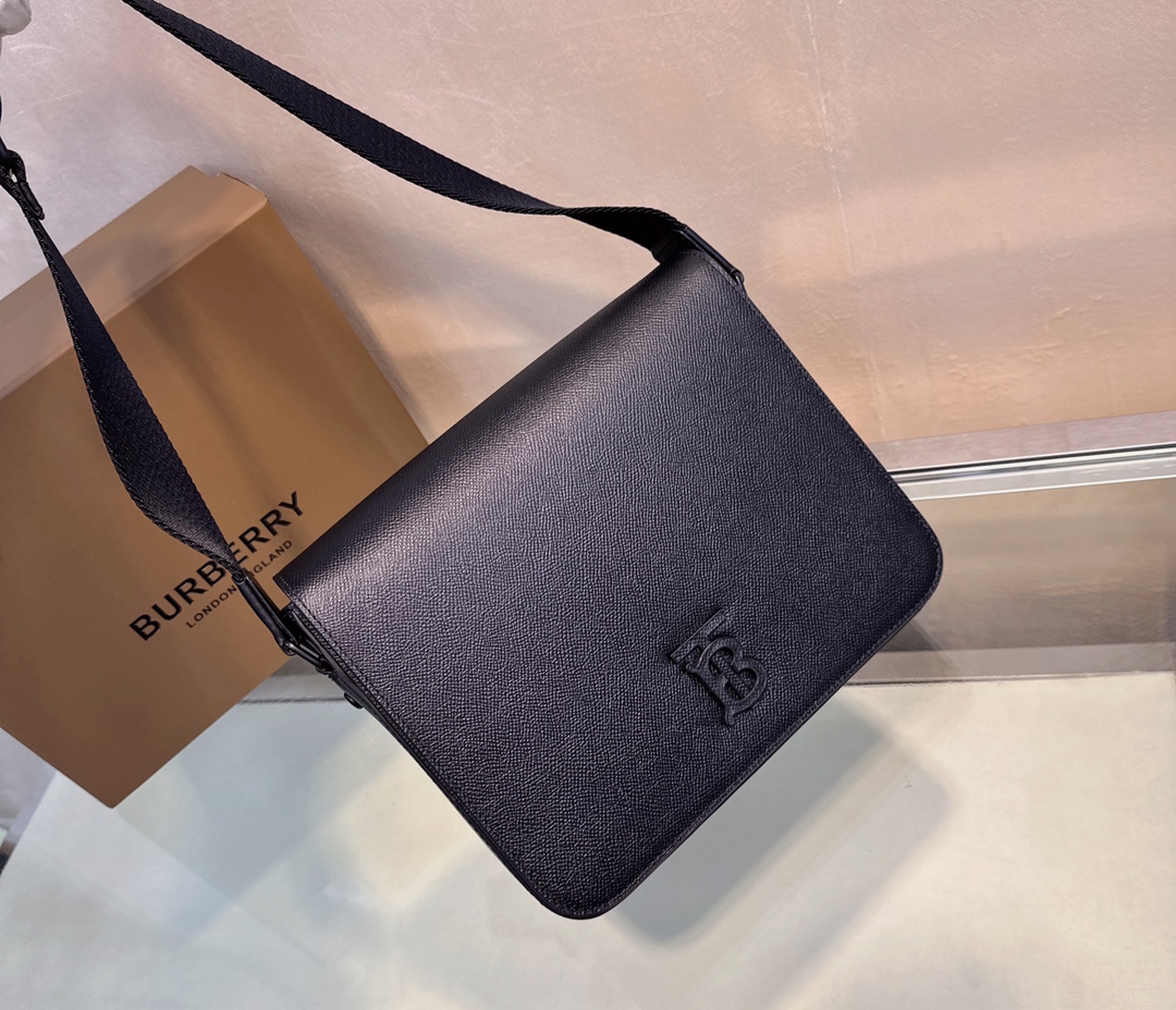 [TOP] BURBERRY Messenger Bag 25.5×6.5x21.5cm - Black