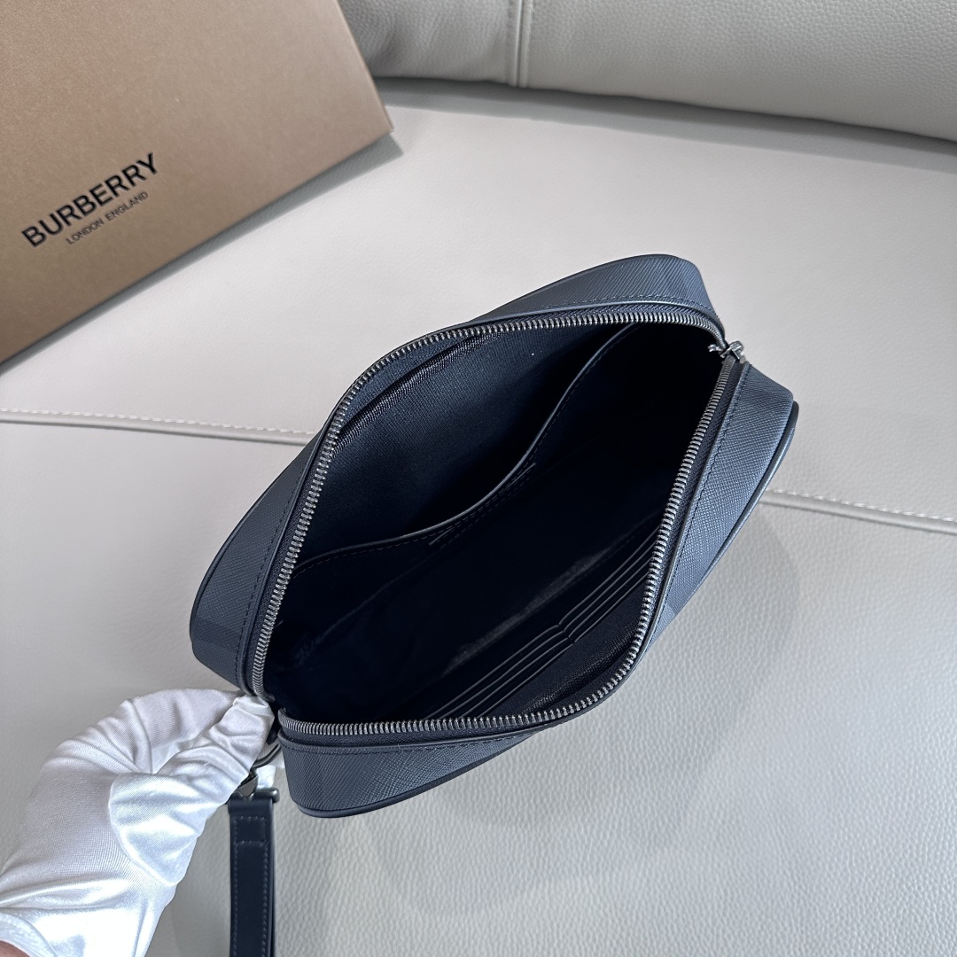 [TOP] BURBERRY Hand Bag 26x6x16cm - Black