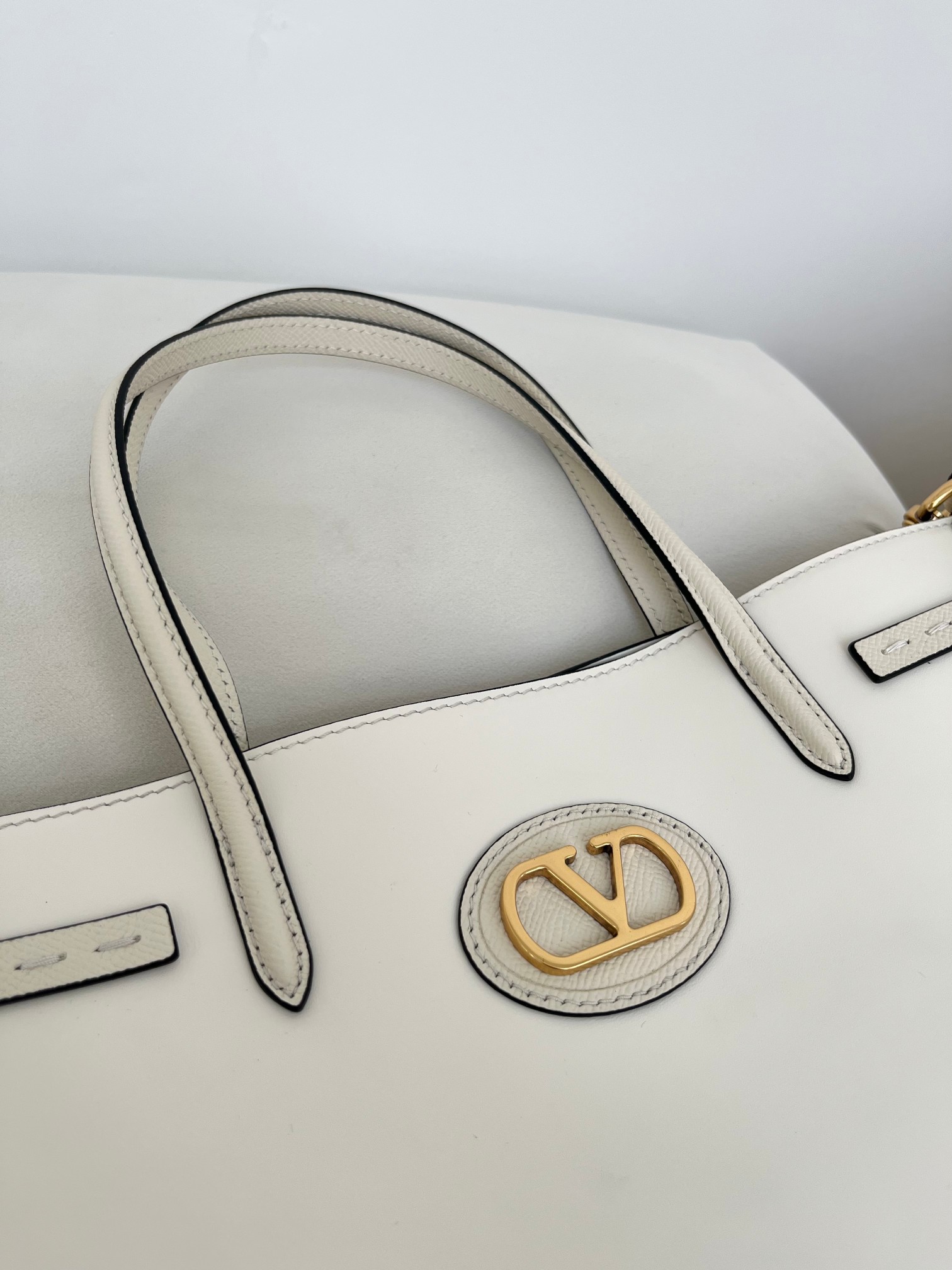 [TOP] VALENTINO Garavani Antibes Handbags Bag 22*19*12cm/35*29*18cm - White