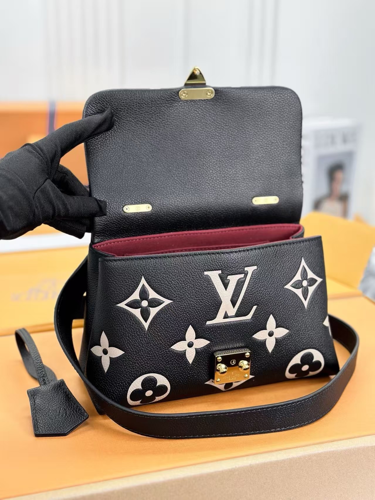 [TOP] Louis Vuitton LV Madeleine BB Bag  - Black