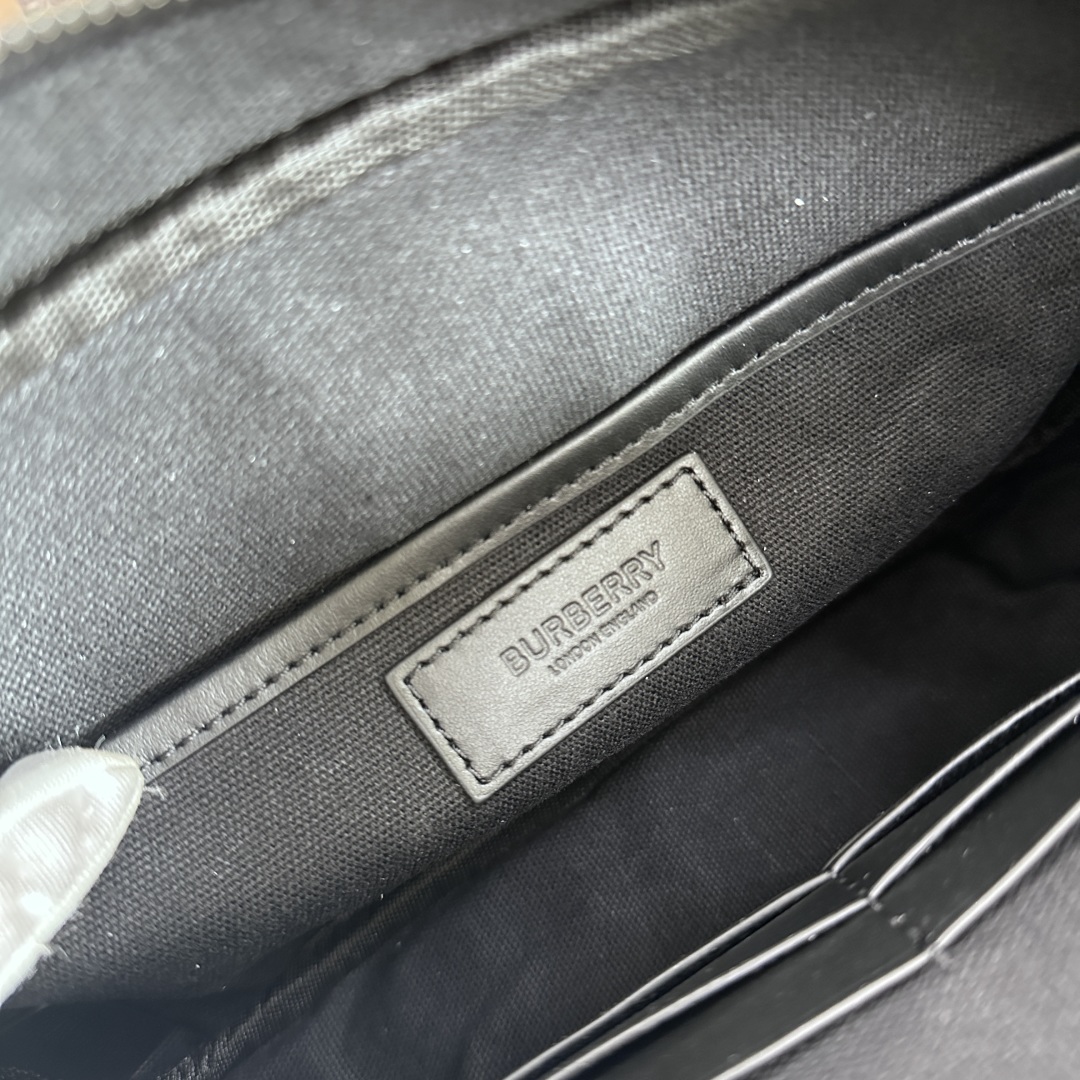 [TOP] BURBERRY Hand Bag 26x6x16cm - Black