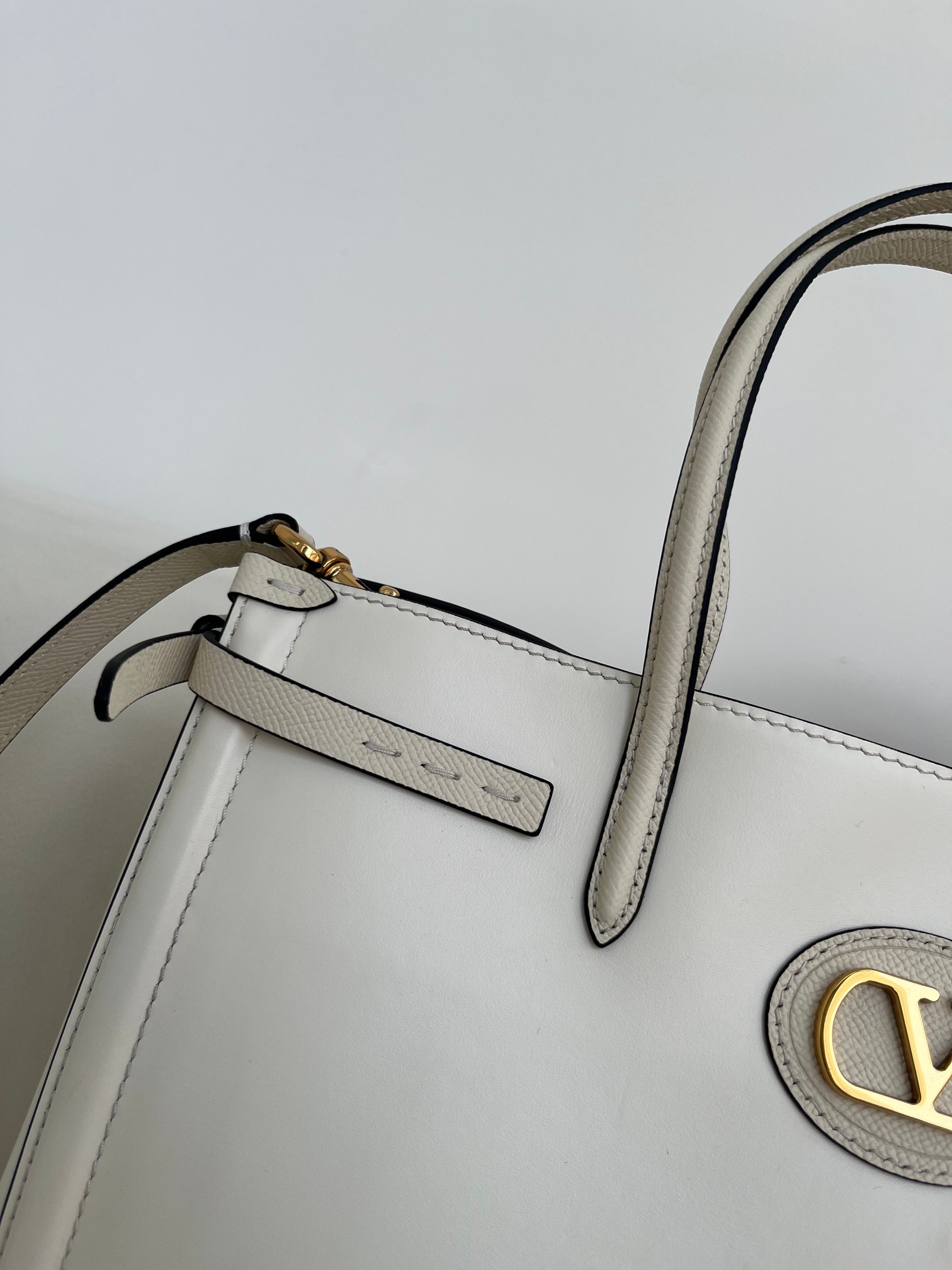 [TOP] VALENTINO Garavani Antibes Handbags Bag 22*19*12cm/35*29*18cm - White